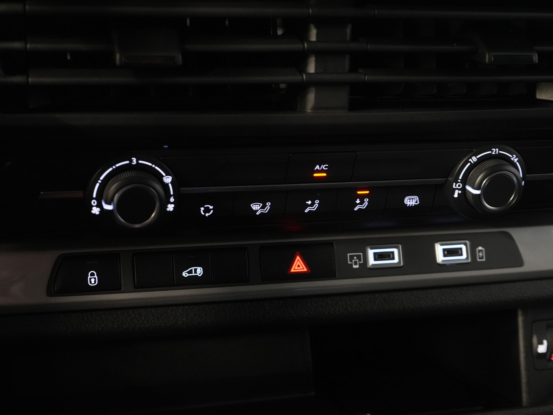 Toyota PROACE Electric Worker Bestelbus 75 kWh L3 345 km WLTP LED/ Snellader/ Keyless/ Adapt.Cruise/ Stuurverw./ Stoelverw./ Navi/ Carplay/ Camera/ PDC/ Airco 22