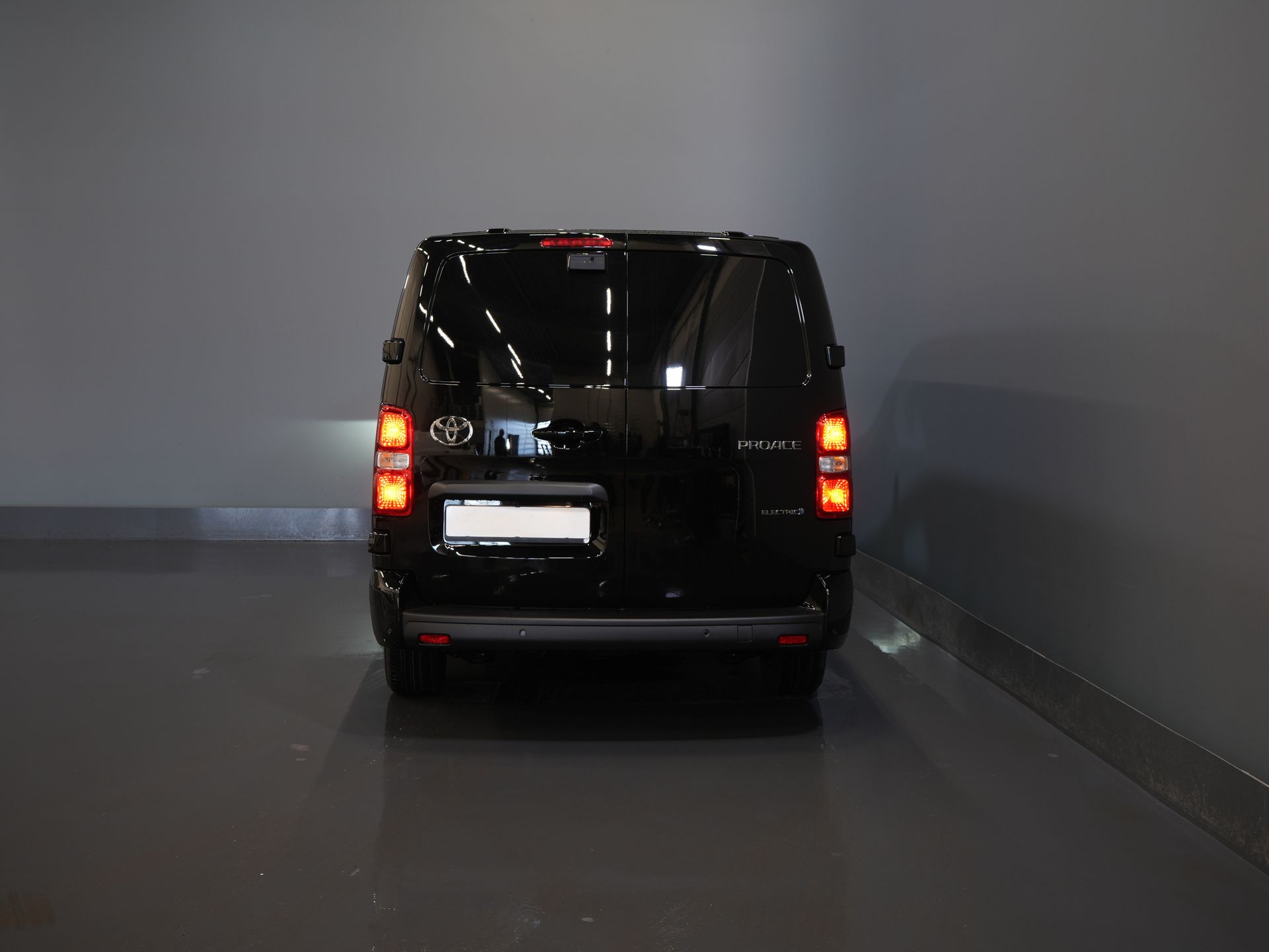 Toyota PROACE Electric Worker Bestelbus 75 kWh L3 345 km WLTP LED/ Snellader/ Keyless/ Adapt.Cruise/ Stuurverw./ Stoelverw./ Navi/ Carplay/ Camera/ PDC/ Airco 5