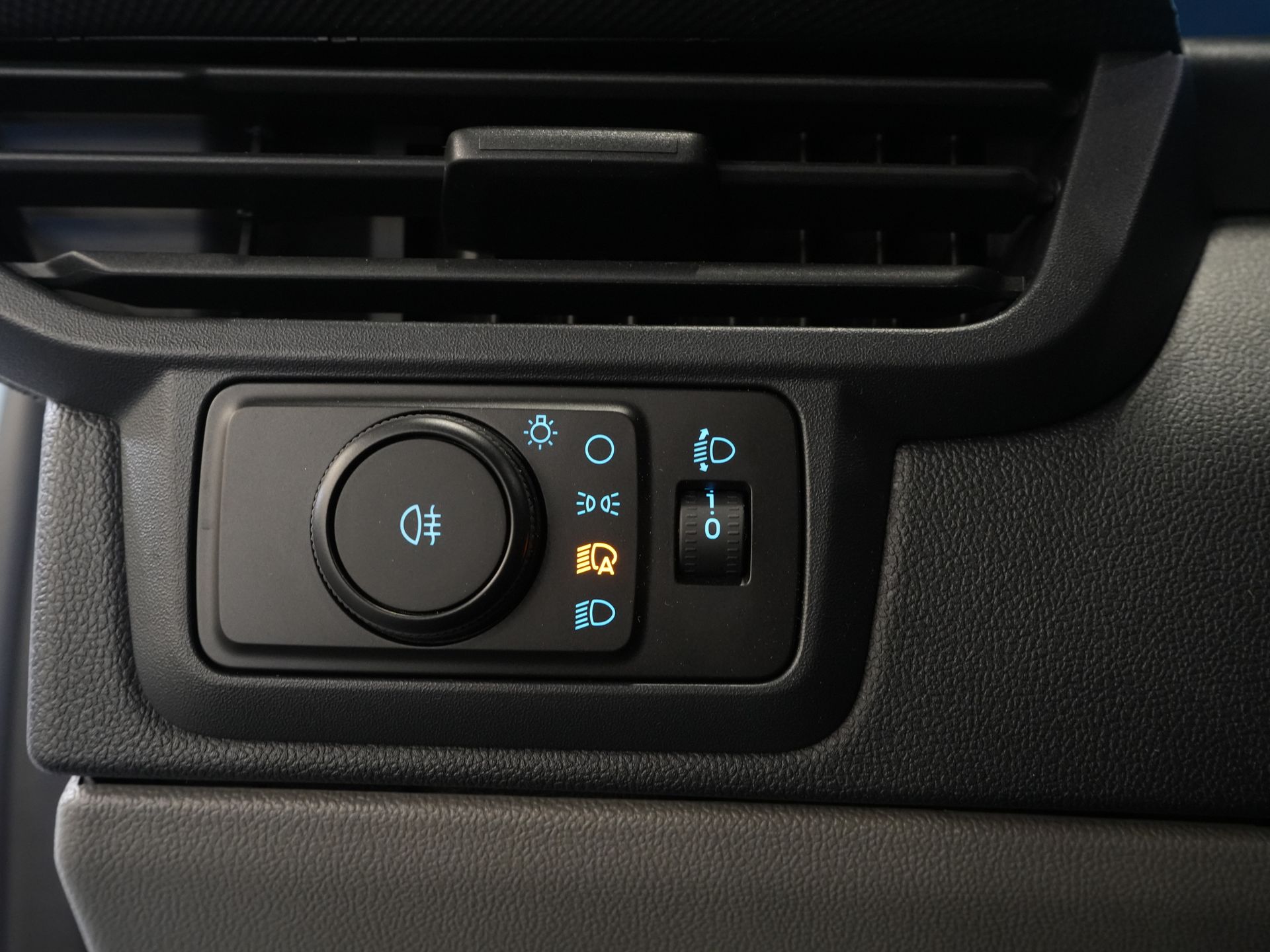 Ford E-Transit Custom Bestelbus L2 Trend 65 kWh 330km WLTP LED/ Standkachel/ Snellader/ 2.3t Trekverm./ Stuurverw./ Stoelverw./ Carplay/ Climate/ PDC/ Cruise 16