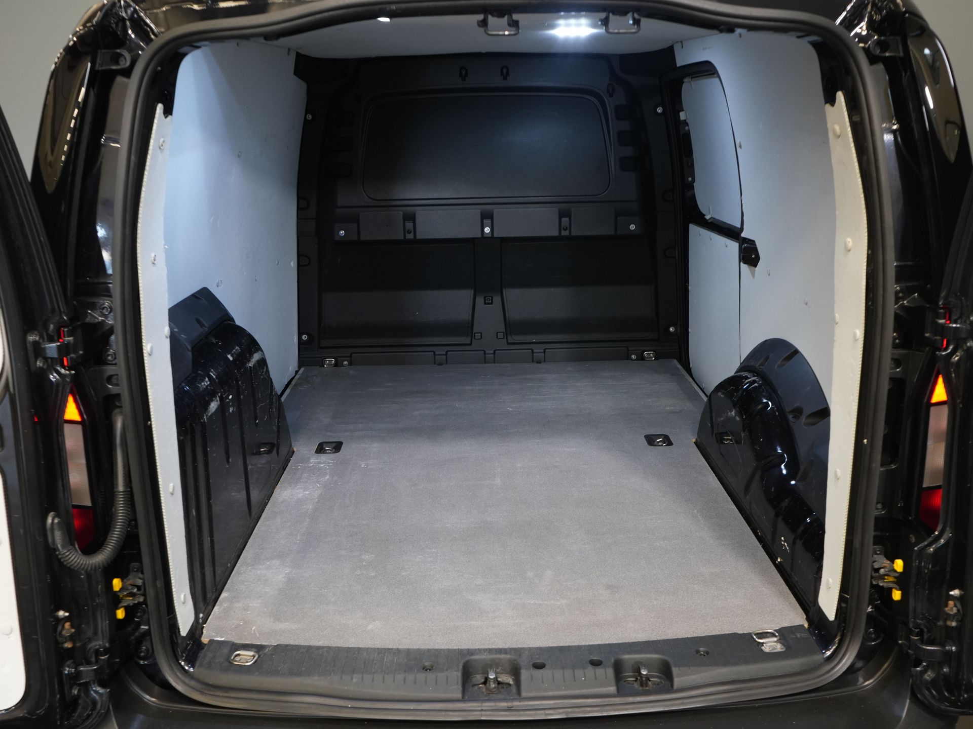 Volkswagen Caddy Cargo Maxi Bestelbus 2.0 TDI 125 pk DSG Aut. Standkachel/ Stoelverw./ Carplay/ Cruise/ Trekhaak/ Airco/ PDC 14