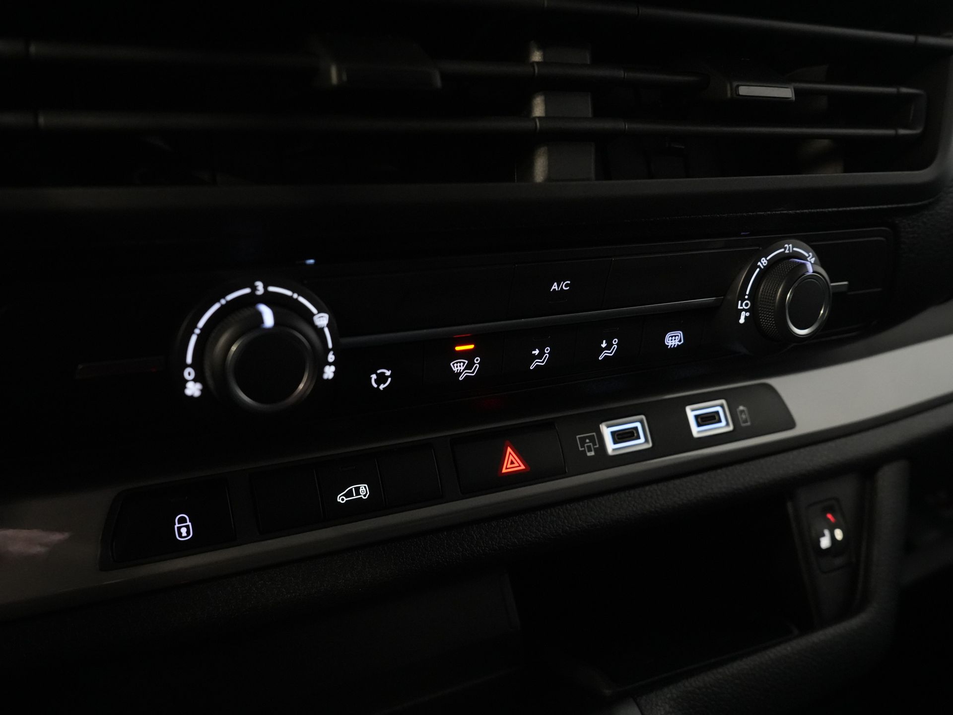 Toyota PROACE Electric Worker Bestelbus 75 kWh L3 345 km WLTP LED/ Snellader/ Keyless/ Adapt.Cruise/ Stuurverw./ Stoelverw./ Navi/ Carplay/ Camera/ PDC/ Airco 22