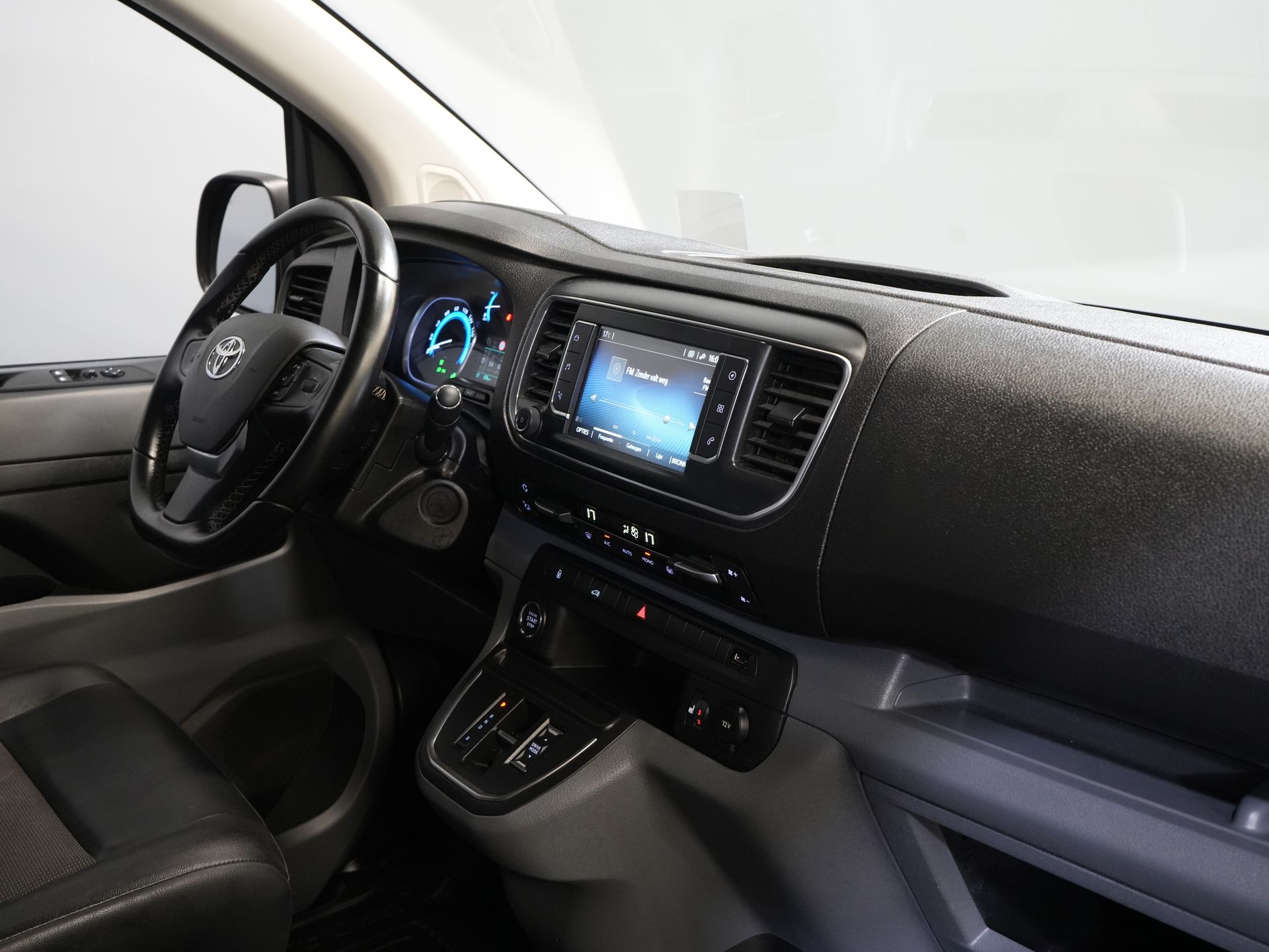 Toyota PROACE Electric Worker 75Kwh Bestelbus L3 345km WLTP Snellader/ 2xSchuifdeur/ Keyless/ Carplay/ Head Up/ Navi/ Camera/ Cruise/ Climate/ PDC 2