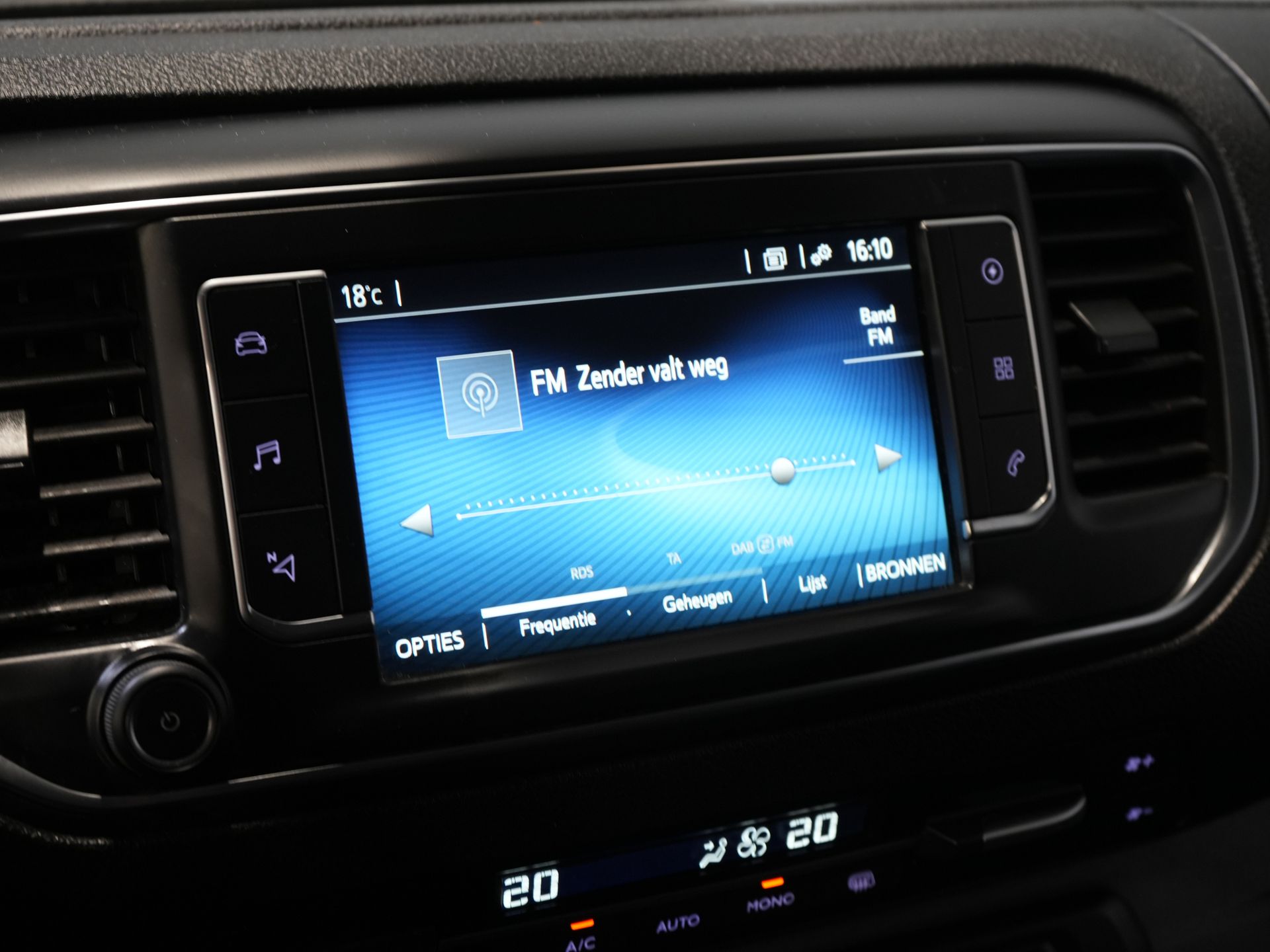 Toyota PROACE Electric Worker 75Kwh Bestelbus L3 345km WLTP Snellader/ 2xSchuifdeur/ Keyless/ Carplay/ Head Up/ Navi/ Camera/ Cruise/ Climate/ PDC 22