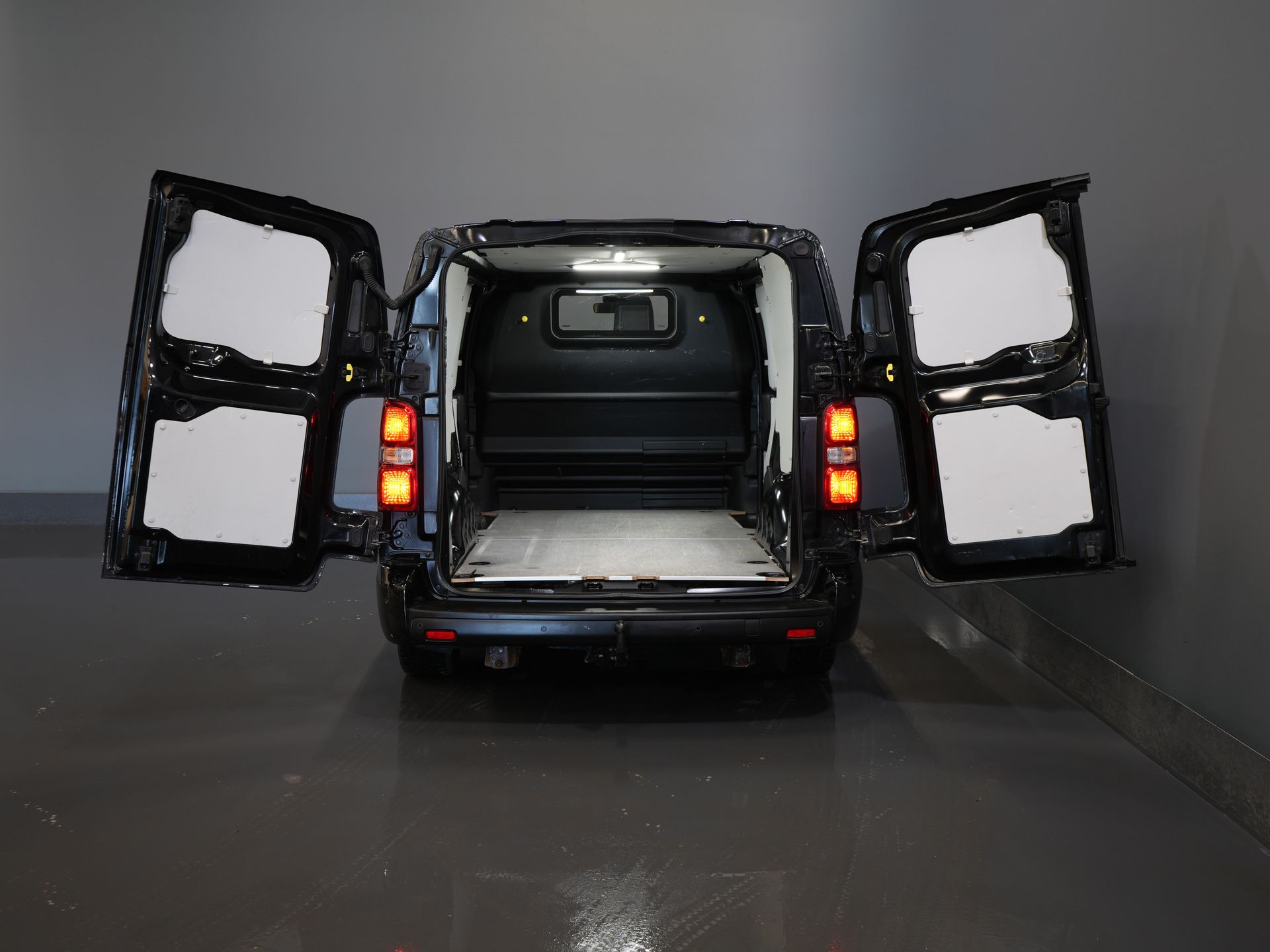 Toyota PROACE Electric Worker 75Kwh Bestelbus L3 345km WLTP Snellader/ 2xSchuifdeur/ Keyless/ Carplay/ Head Up/ Navi/ Camera/ Cruise/ Climate/ PDC 4