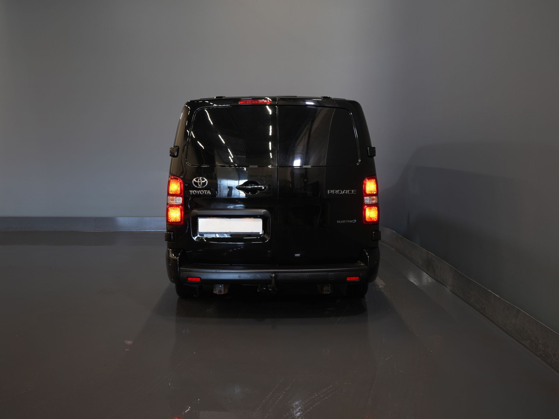 Toyota PROACE Electric Worker 75Kwh Bestelbus L3 345km WLTP Snellader/ 2xSchuifdeur/ Keyless/ Carplay/ Head Up/ Navi/ Camera/ Cruise/ Climate/ PDC 5