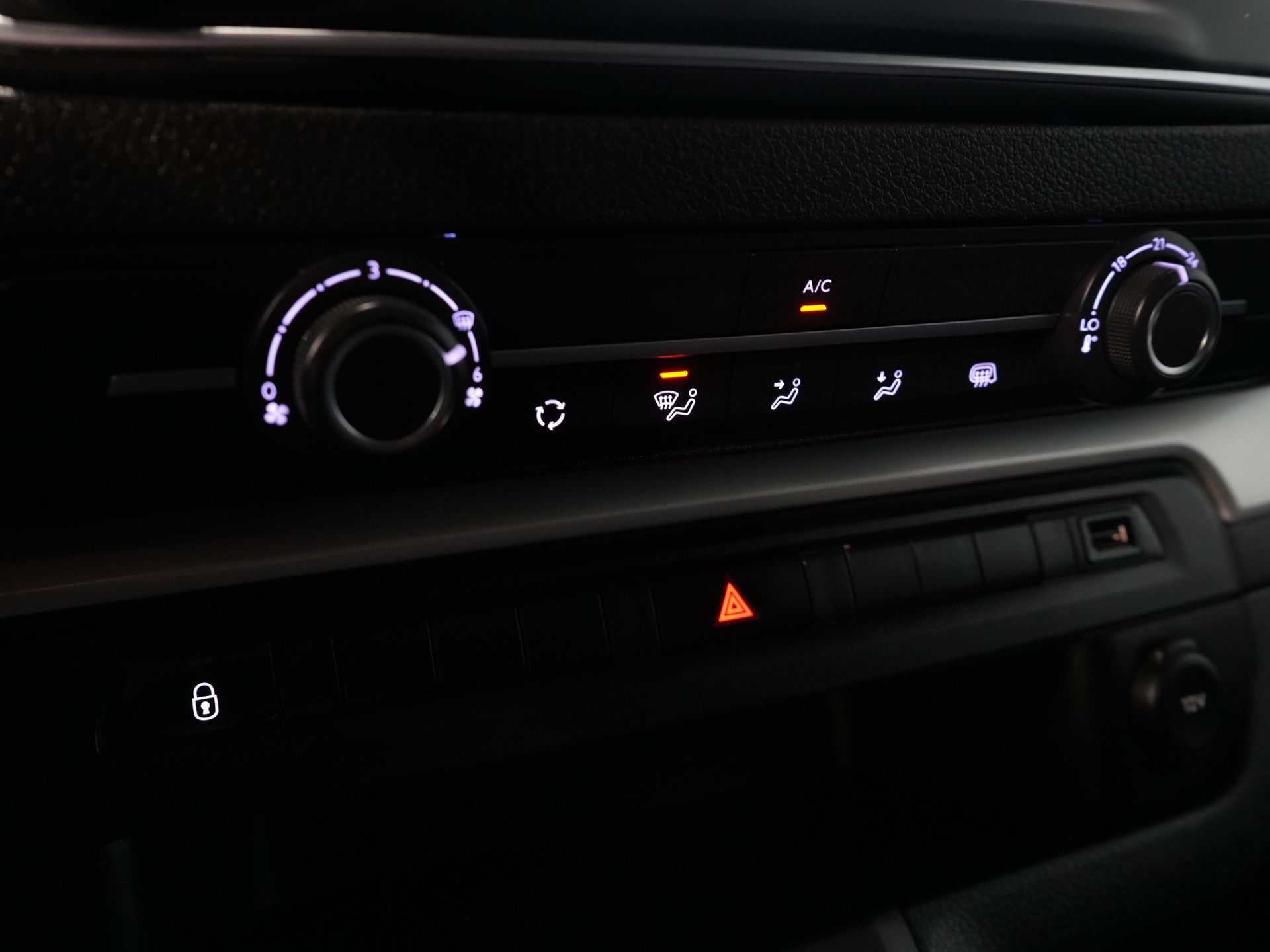 Opel Vivaro Bestelbus 2.0 CDTI 125 pk DC Dubbel Cabine Carplay/ 6 Pers./ Cruise/ Camera/ PDC V+A/ Trekhaak/ NL Auto 20