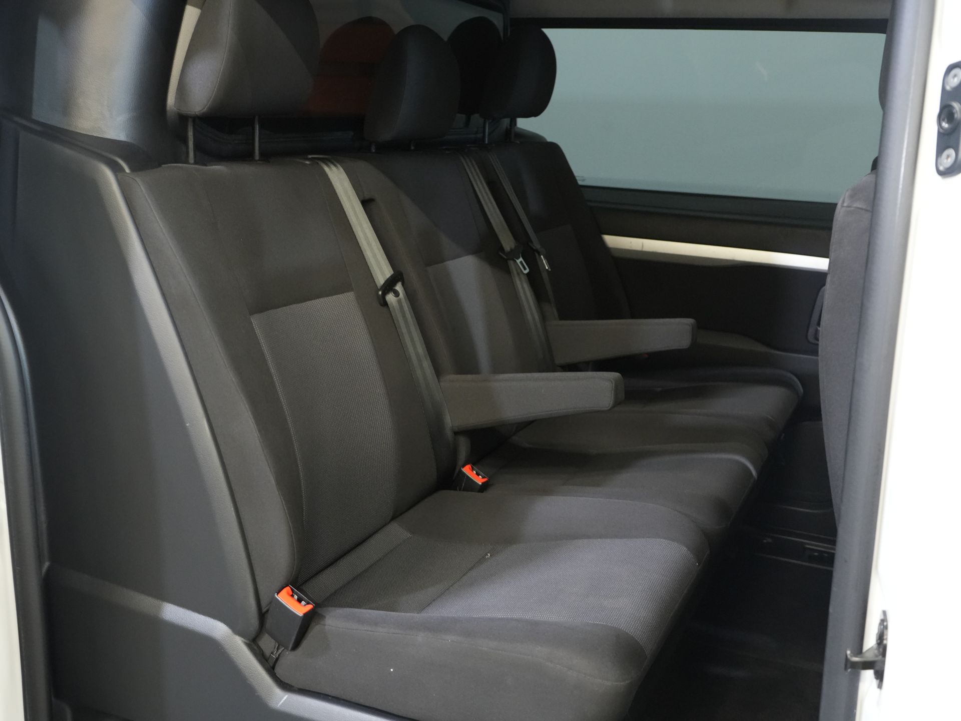 Opel Vivaro Bestelbus 2.0 CDTI 125 pk DC Dubbel Cabine Carplay/ 6 Pers./ Cruise/ Camera/ PDC V+A/ Trekhaak/ NL Auto 26