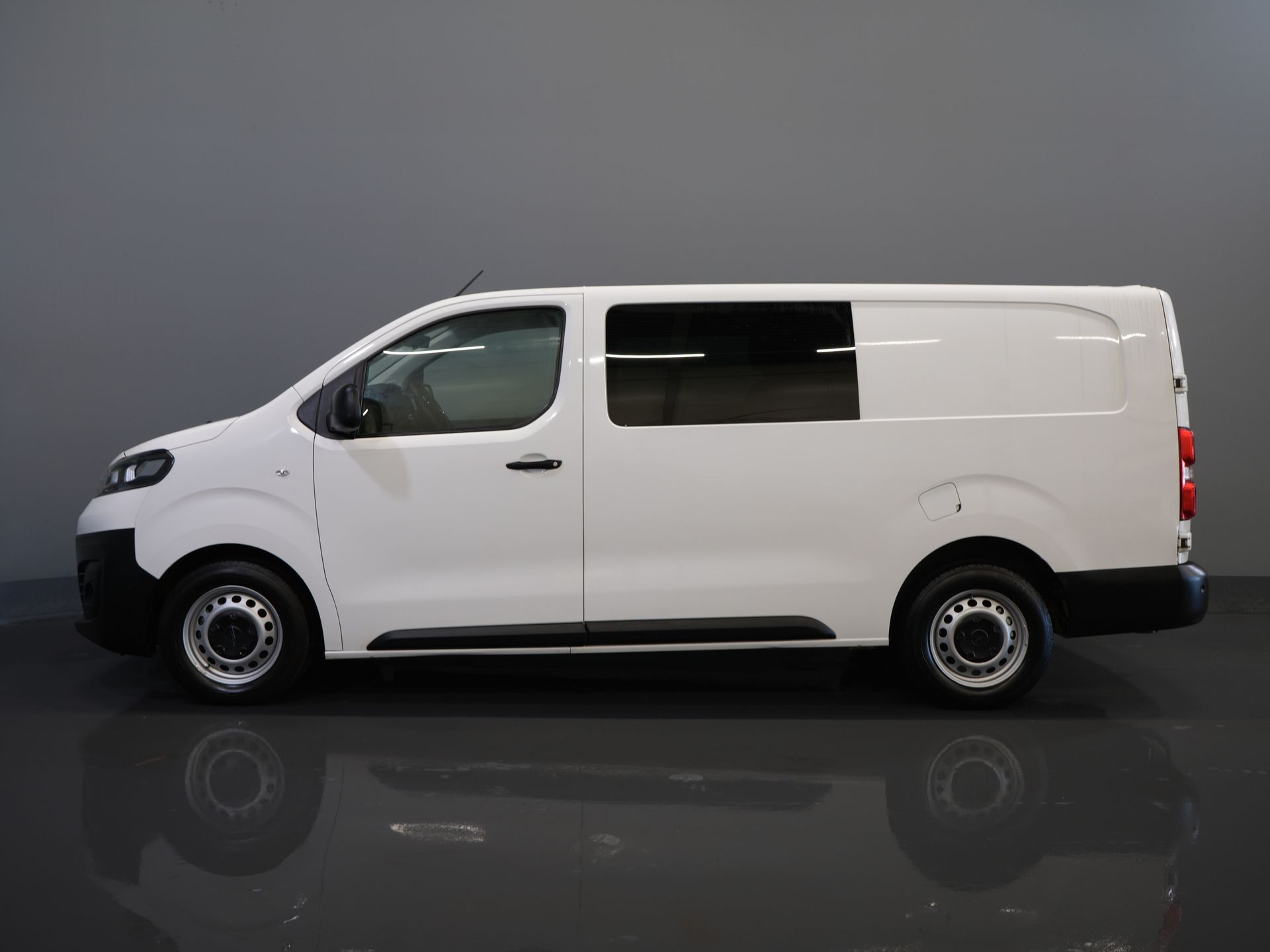 Opel Vivaro Bestelbus 2.0 CDTI 125 pk DC Dubbel Cabine Carplay/ 6 Pers./ Cruise/ Camera/ PDC V+A/ Trekhaak/ NL Auto 9