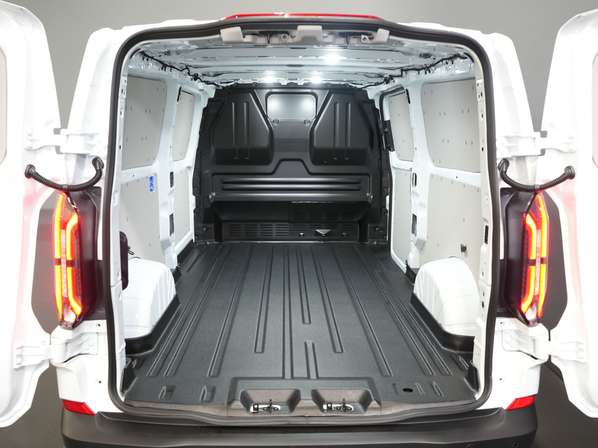 Ford E-Transit Custom Bestelbus Trend L2 65 kWh 330 km WLTP LED/ Snellader/ 2.3t Trekverm./ Stuurverw./ Stoelverw./ Carplay/ Climate/ Camera/ PDC/ Cruise 14