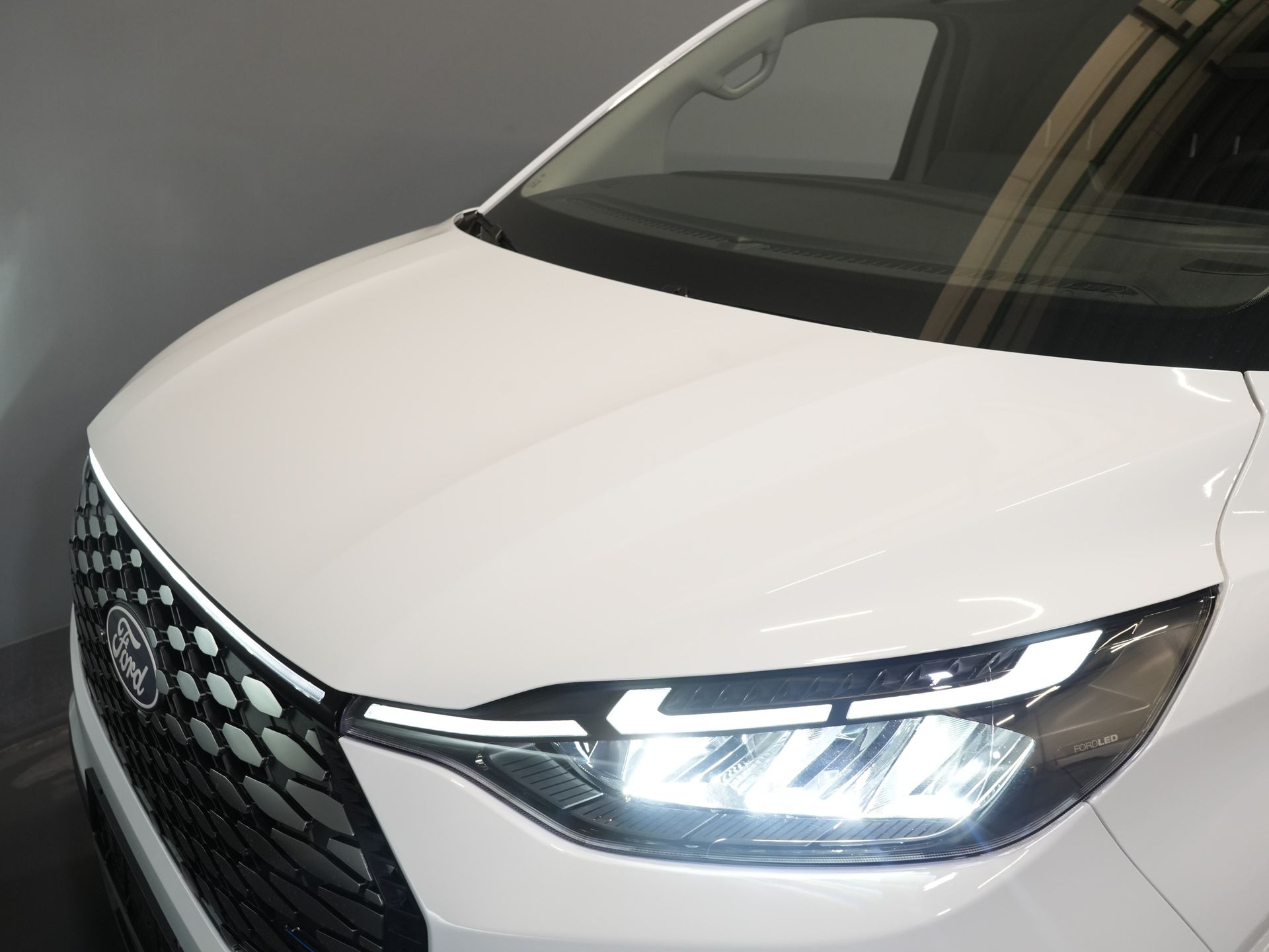 Ford E-Transit Custom Bestelbus Trend L2 65 kWh 330 km WLTP LED/ Snellader/ 2.3t Trekverm./ Stuurverw./ Stoelverw./ Carplay/ Climate/ Camera/ PDC/ Cruise 26