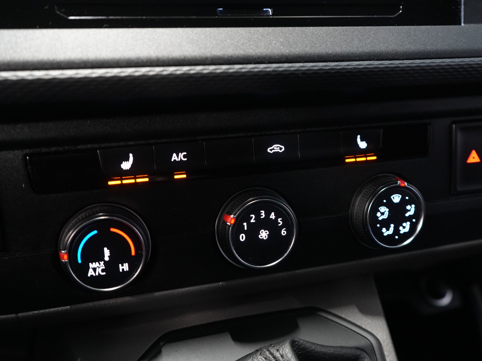 Volkswagen Transporter Bestelbus 2.0 TDI 150 pk DSG Aut. L2 LED/ Adapt.Cruise/ Standkachel/ Carplay/ 2.5t Trekverm./ Stoelverw./ Airco/ Dakdragers/ Camera/ PDC/  21