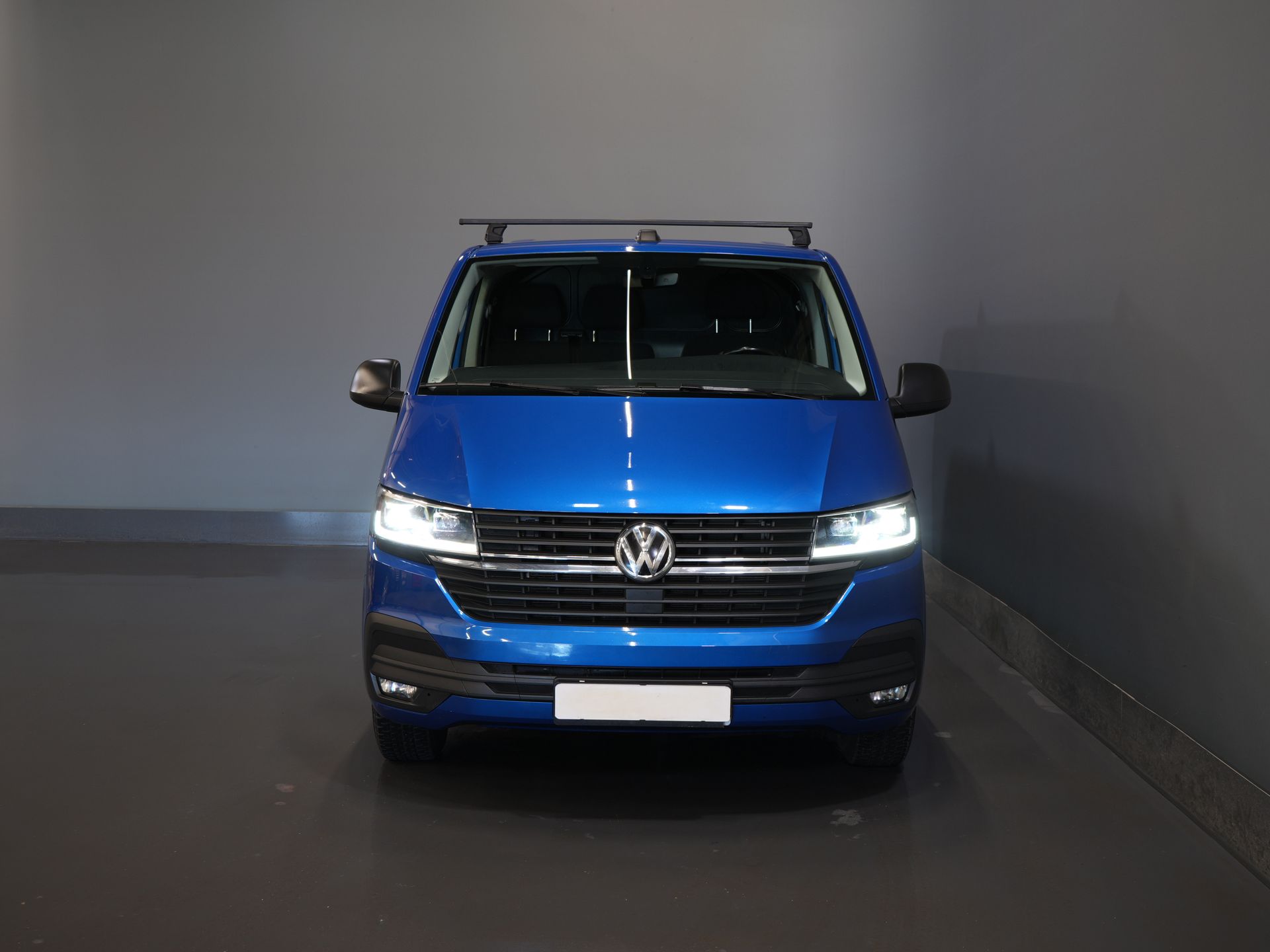 Volkswagen Transporter Bestelbus 2.0 TDI 150 pk DSG Aut. L2 LED/ Adapt.Cruise/ Standkachel/ Carplay/ 2.5t Trekverm./ Stoelverw./ Airco/ Dakdragers/ Camera/ PDC/  6