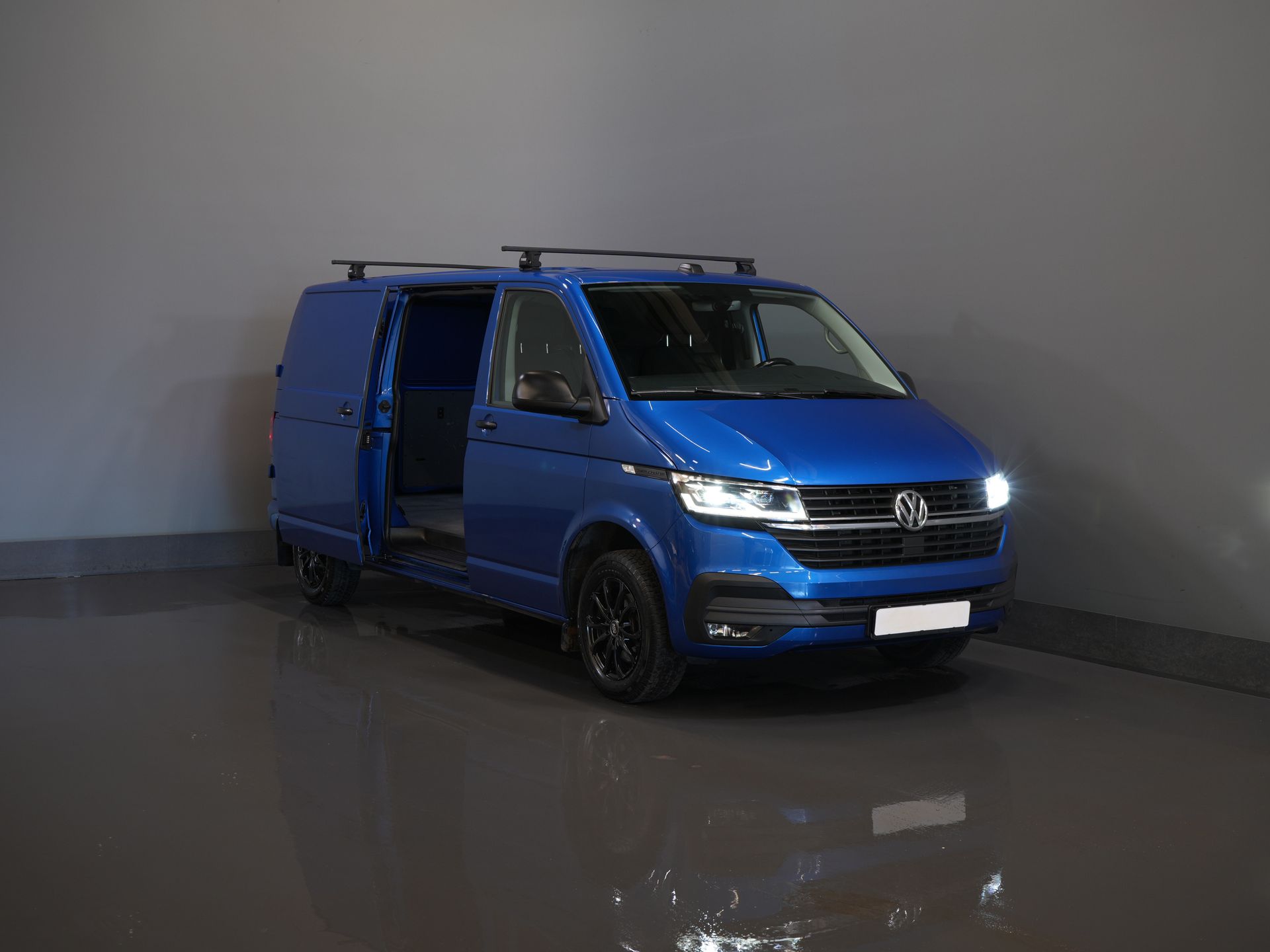 Volkswagen Transporter Bestelbus 2.0 TDI 150 pk DSG Aut. L2 LED/ Adapt.Cruise/ Standkachel/ Carplay/ 2.5t Trekverm./ Stoelverw./ Airco/ Dakdragers/ Camera/ PDC/  8