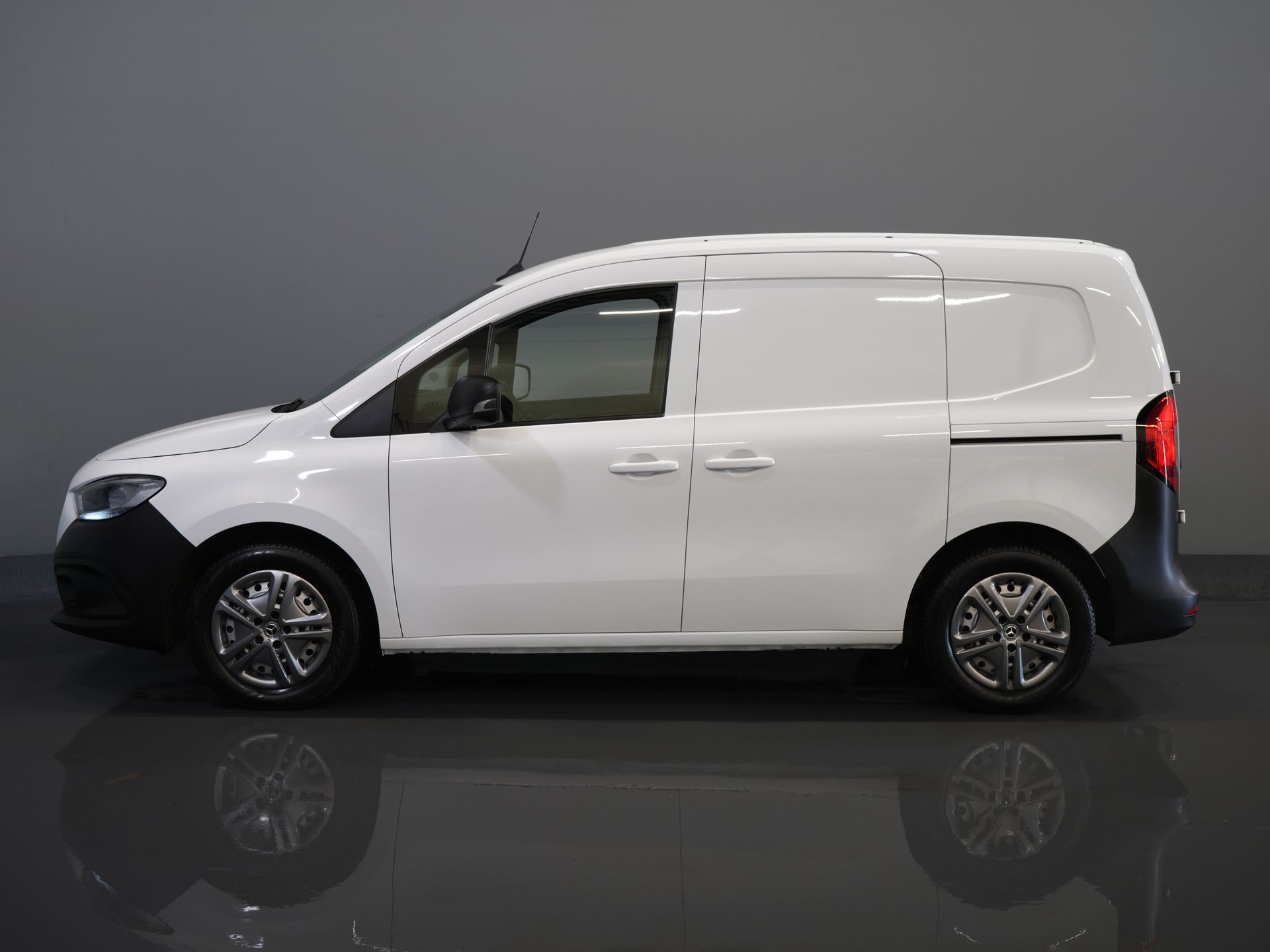 Mercedes-Benz Citan Bestelbus 110 CDI Aut. 2x schuifdeur/ Inrichting/ Stoelverw./ Carplay/ Camera/ Cruise/ Trekhaak/ Airco 9