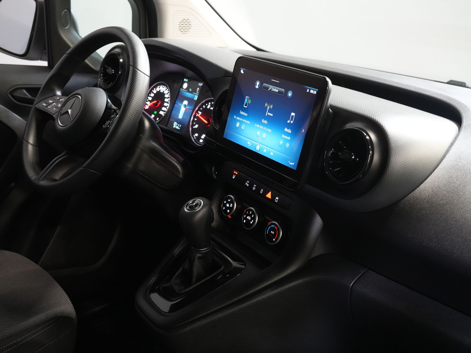 Mercedes-Benz Citan Bestelbus 110 CDI Aut. L2 3Pers./ Stoelverw./ Carplay/ Camera/ PDC/ Cruise/ Trekhaak/ Airco 2