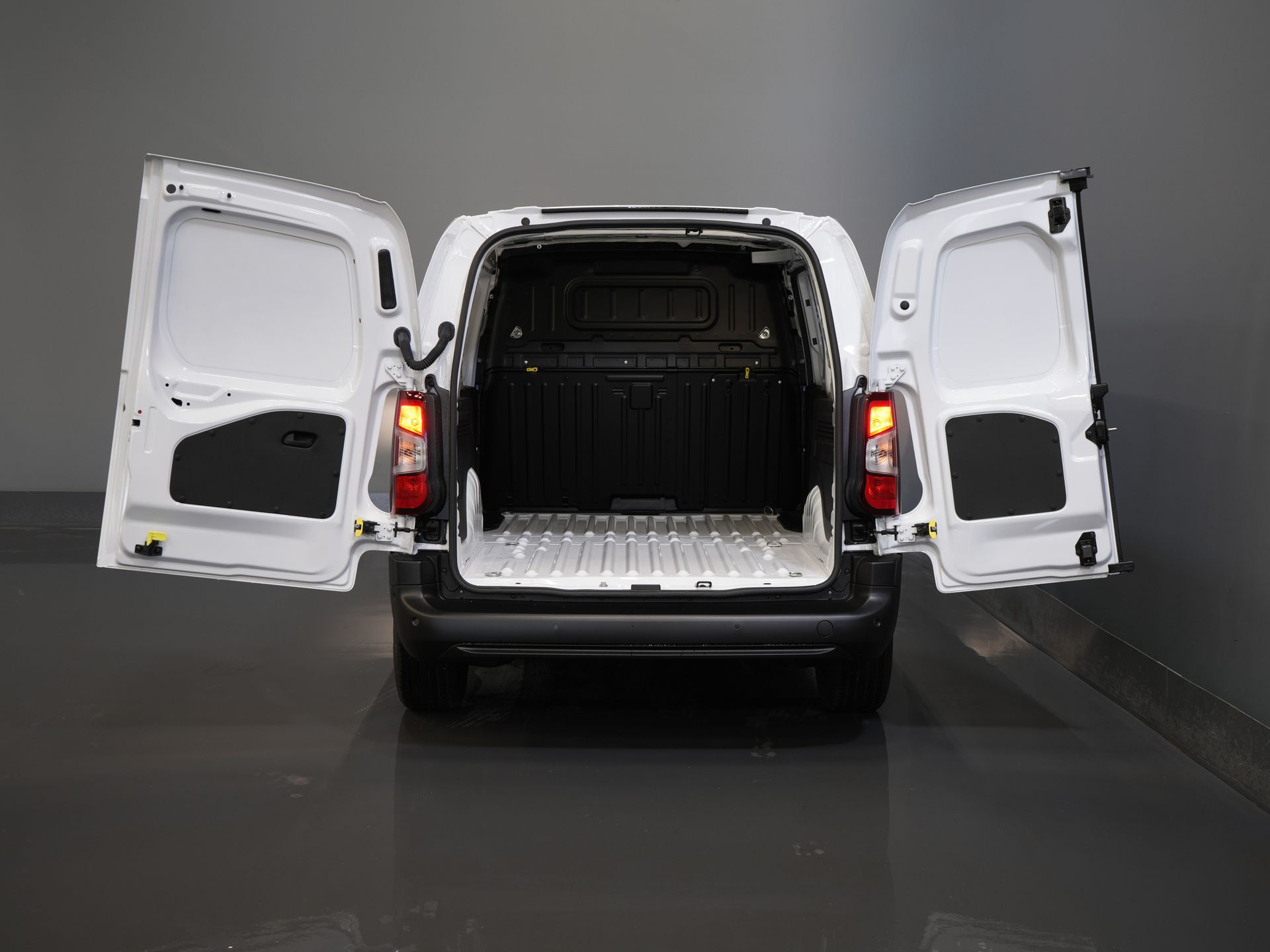 Citroën E-Berlingo Bestelbus 50 kWh 345 km WLTP L2 Carplay/ Snellader/ 3Pers./ Airco/ Navi/ Camera/ Cruise/ PDC 4