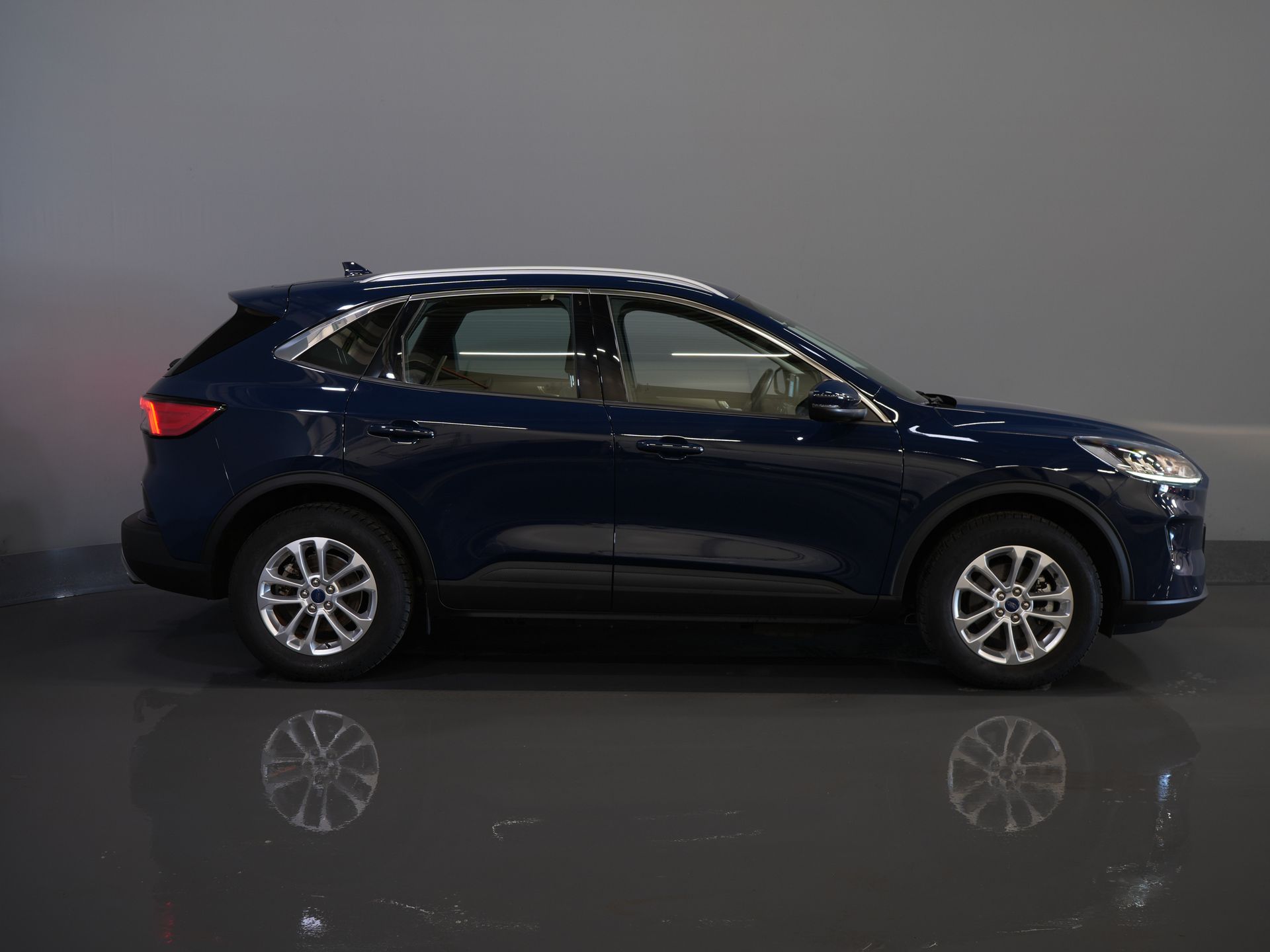 Ford Kuga SUV 2.5 PHEV 225 pk Titanium LED/ Carplay/ Virtual Cockpit/ Elek.Trekhaak/ Navi/ Camera/ PDC/ Climate/ Keyless 10