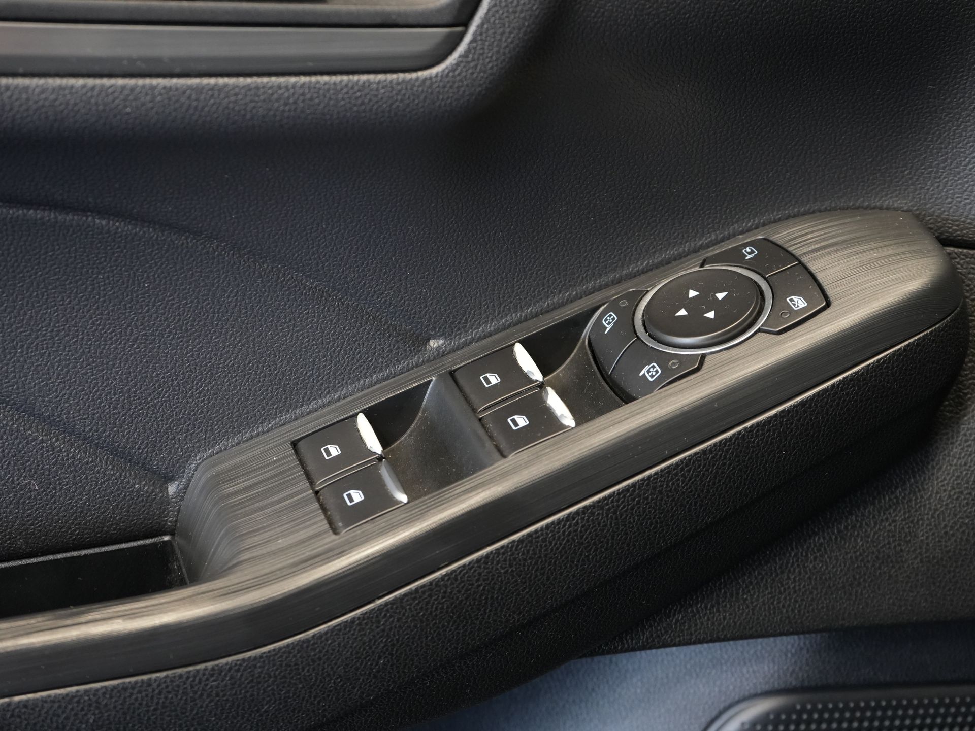 Ford Kuga SUV 2.5 PHEV 225 pk Titanium LED/ Carplay/ Virtual Cockpit/ Elek.Trekhaak/ Navi/ Camera/ PDC/ Climate/ Keyless 19