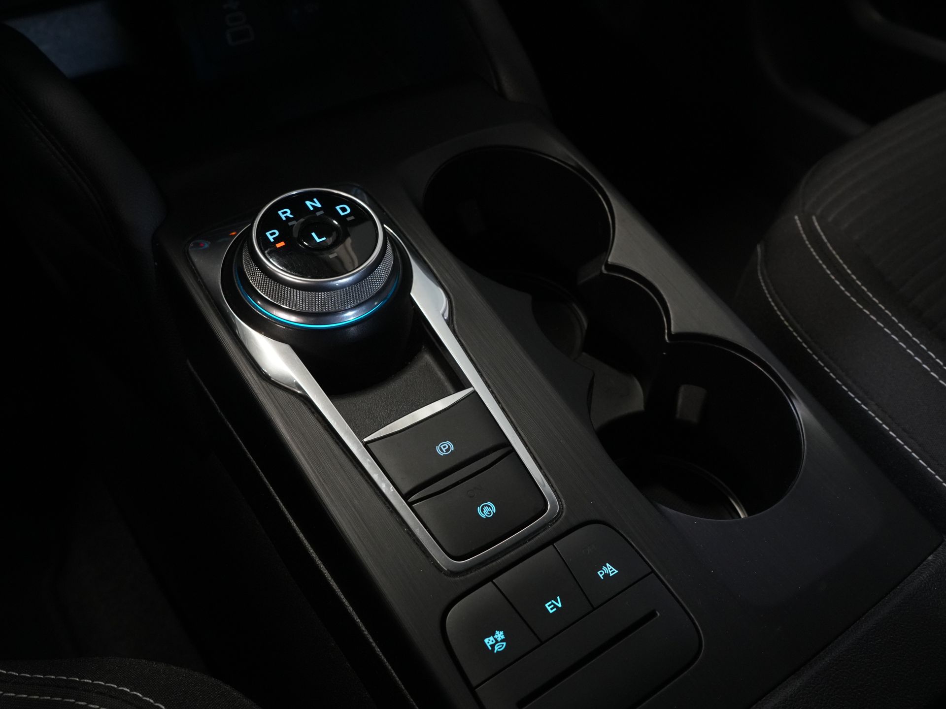 Ford Kuga SUV 2.5 PHEV 225 pk Titanium LED/ Carplay/ Virtual Cockpit/ Elek.Trekhaak/ Navi/ Camera/ PDC/ Climate/ Keyless 22