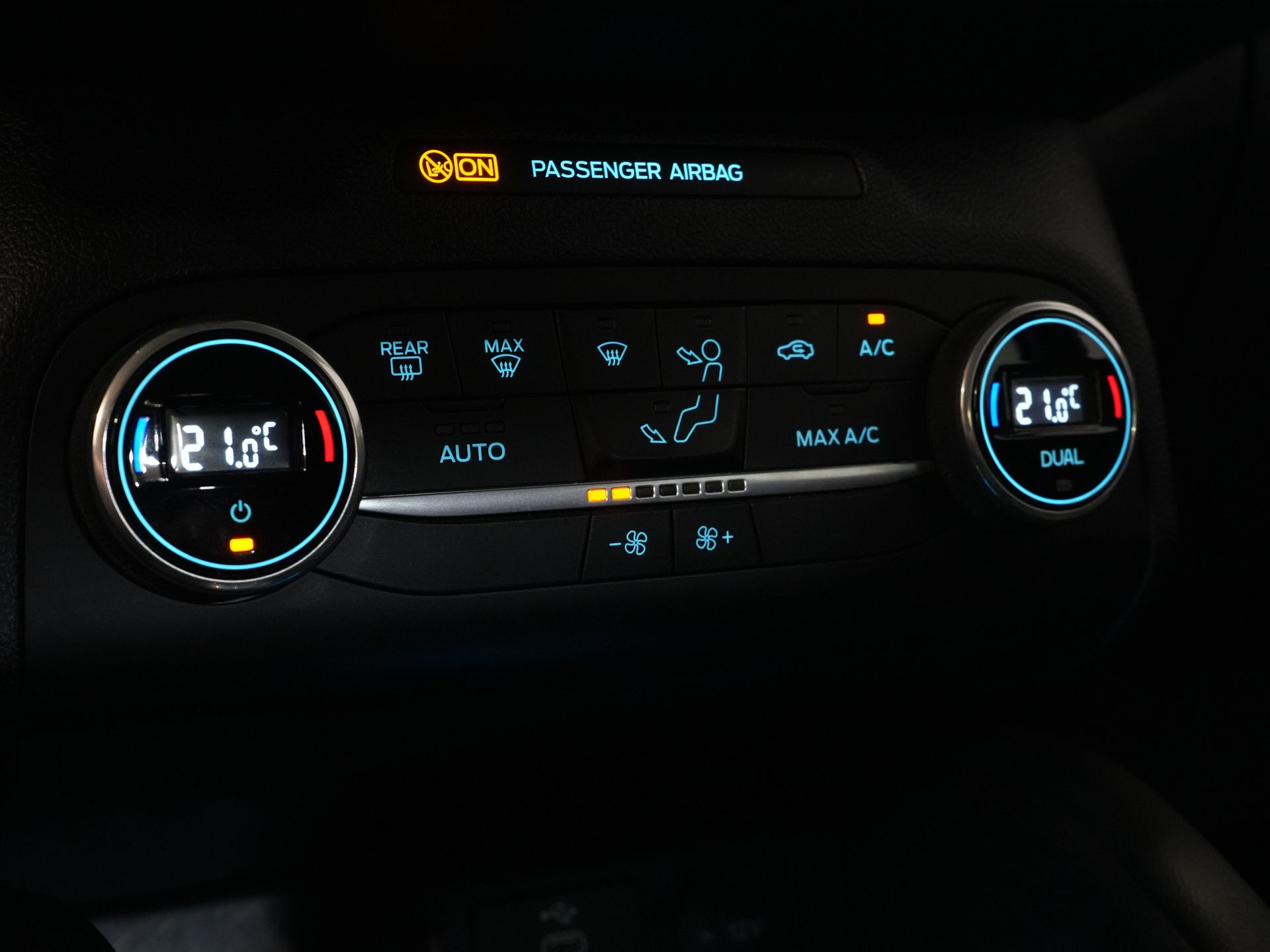 Ford Kuga SUV 2.5 PHEV 225 pk Titanium LED/ Carplay/ Virtual Cockpit/ Elek.Trekhaak/ Navi/ Camera/ PDC/ Climate/ Keyless 23