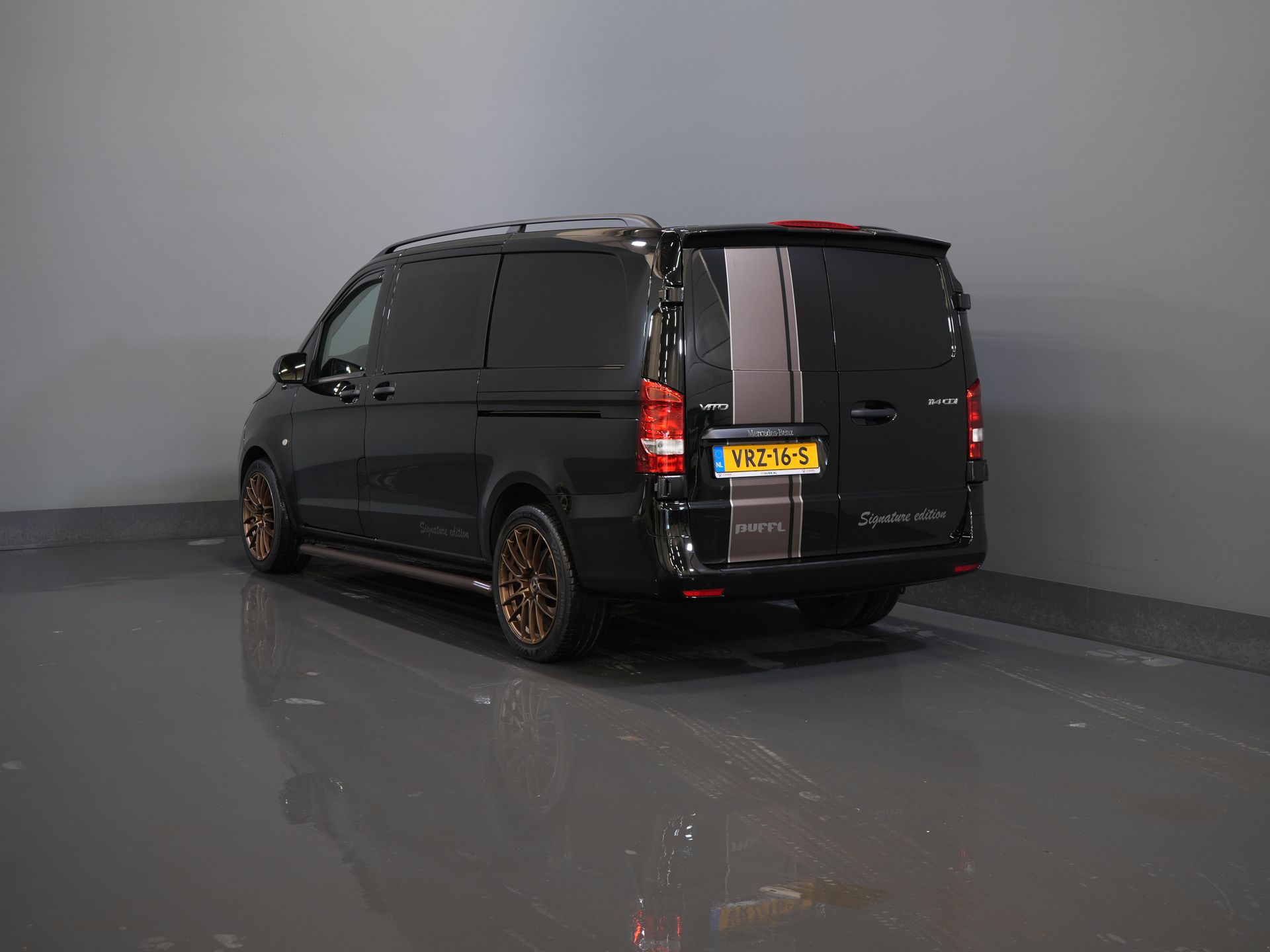 Mercedes-Benz Vito Bestelbus 114 CDI Aut. DC Dubbel Cabine Buffl Leder/ 2x Schuifdeur/ Carplay/ Navi/ Spoiler/ Frontlip/ Sidebars/ 18” LMV/ Cruise/ Airco 1