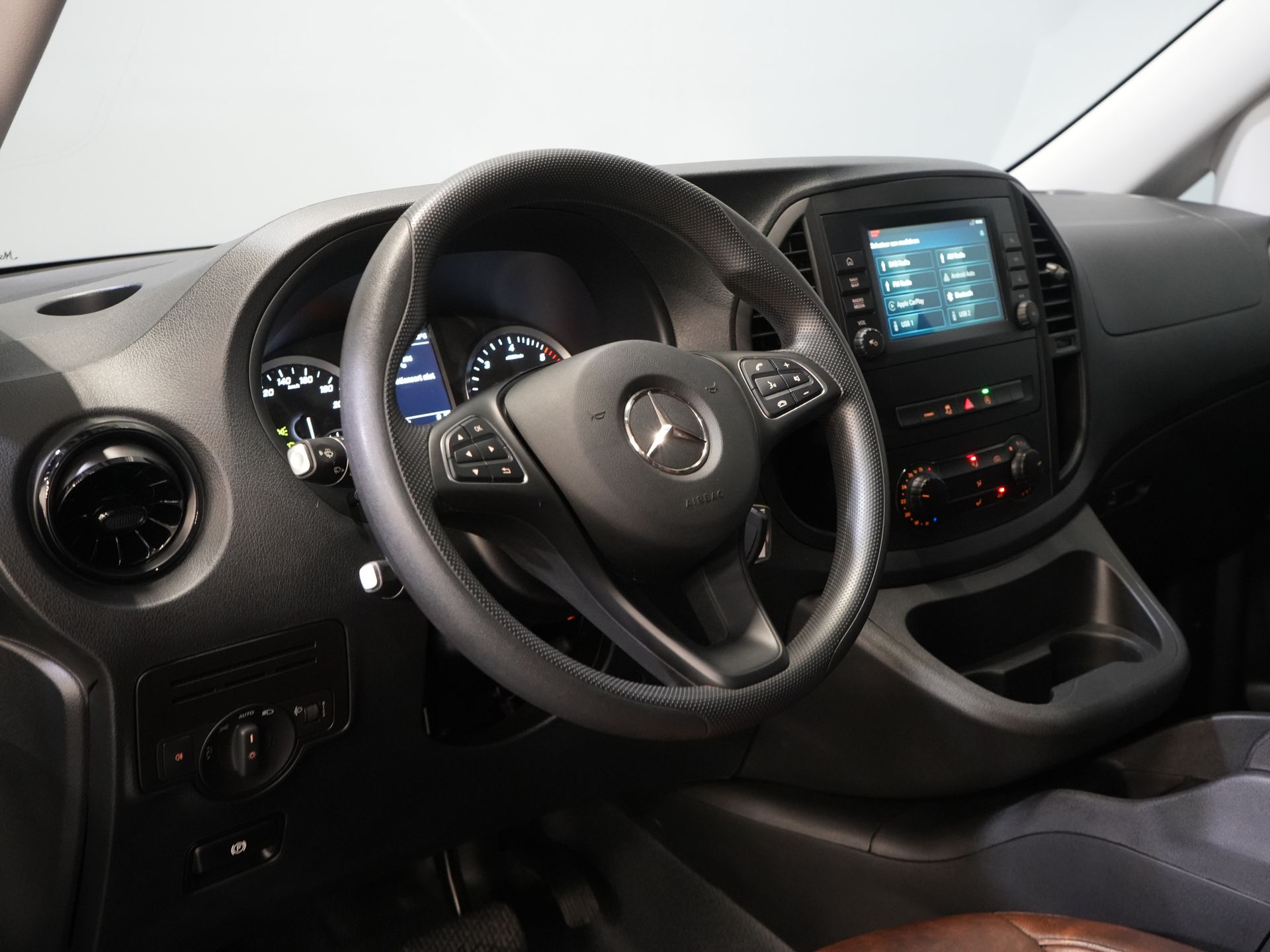 Mercedes-Benz Vito Bestelbus 114 CDI Aut. DC Dubbel Cabine Buffl Leder/ 2x Schuifdeur/ Carplay/ Navi/ Spoiler/ Frontlip/ Sidebars/ 18” LMV/ Cruise/ Airco 13