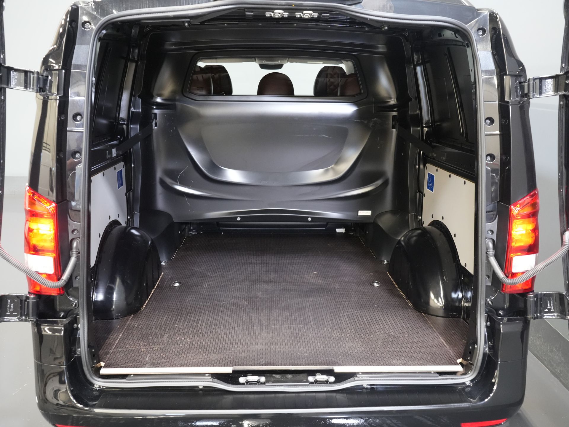 Mercedes-Benz Vito Bestelbus 114 CDI Aut. DC Dubbel Cabine Buffl Leder/ 2x Schuifdeur/ Carplay/ Navi/ Spoiler/ Frontlip/ Sidebars/ 18” LMV/ Cruise/ Airco 14