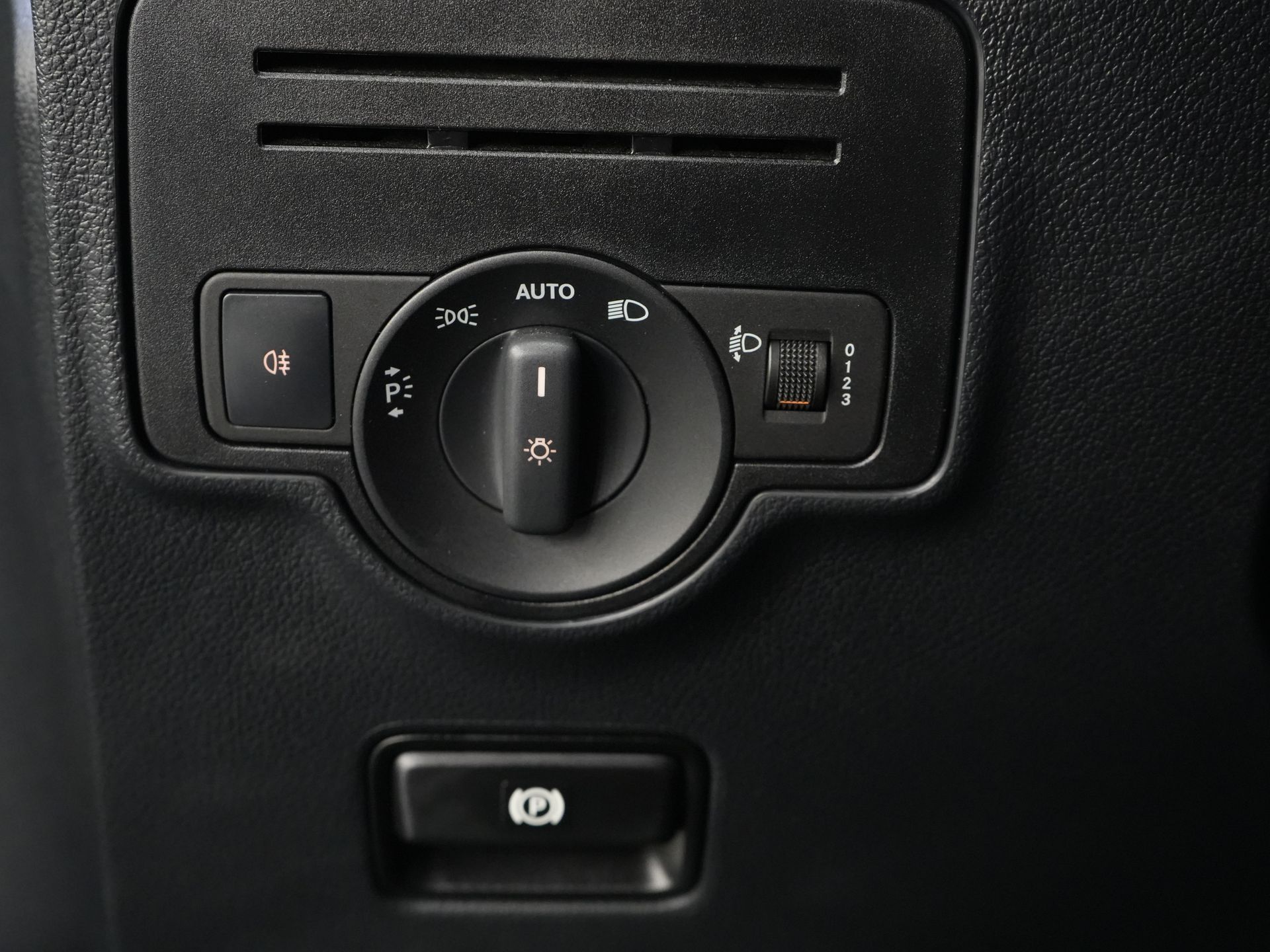 Mercedes-Benz Vito Bestelbus 114 CDI Aut. DC Dubbel Cabine Buffl Leder/ 2x Schuifdeur/ Carplay/ Navi/ Spoiler/ Frontlip/ Sidebars/ 18” LMV/ Cruise/ Airco 17