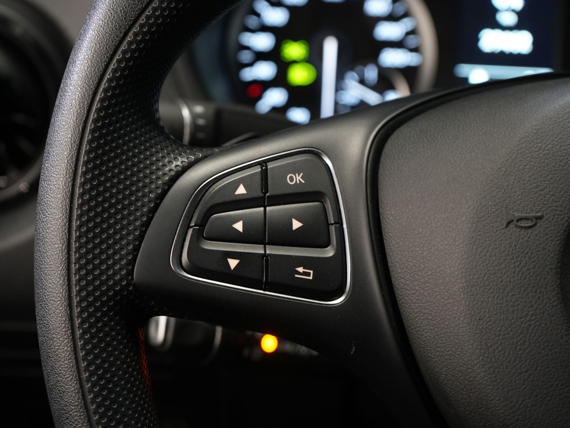 Mercedes-Benz Vito Bestelbus 114 CDI Aut. DC Dubbel Cabine Buffl Leder/ 2x Schuifdeur/ Carplay/ Navi/ Spoiler/ Frontlip/ Sidebars/ 18” LMV/ Cruise/ Airco 19