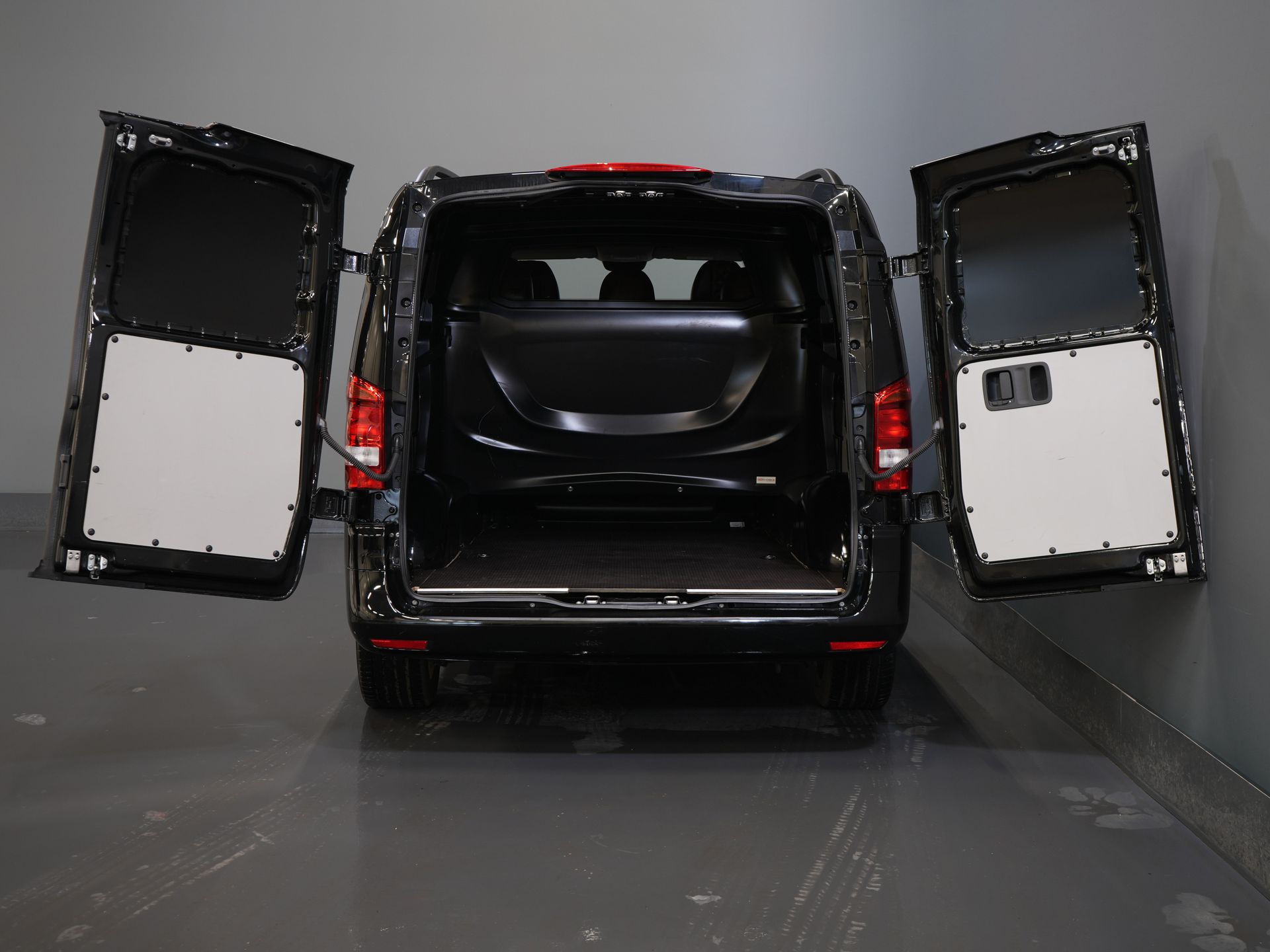 Mercedes-Benz Vito Bestelbus 114 CDI Aut. DC Dubbel Cabine Buffl Leder/ 2x Schuifdeur/ Carplay/ Navi/ Spoiler/ Frontlip/ Sidebars/ 18” LMV/ Cruise/ Airco 4