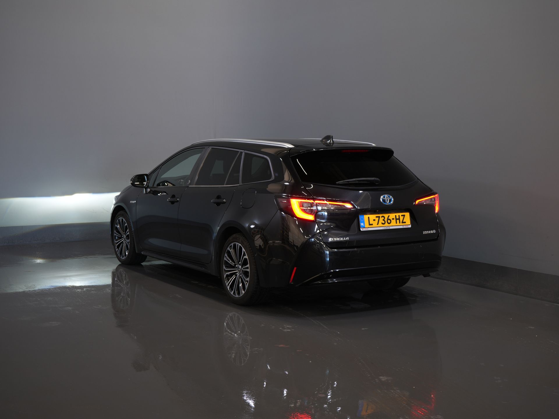 Toyota Corolla Touring Sport Stationwagon 1.8 LED/ Virtual Cockpit/ Adapt.Cruise/ Stoelverw./ Stuurverw./ Camera/ PDC/ Climate/ 17