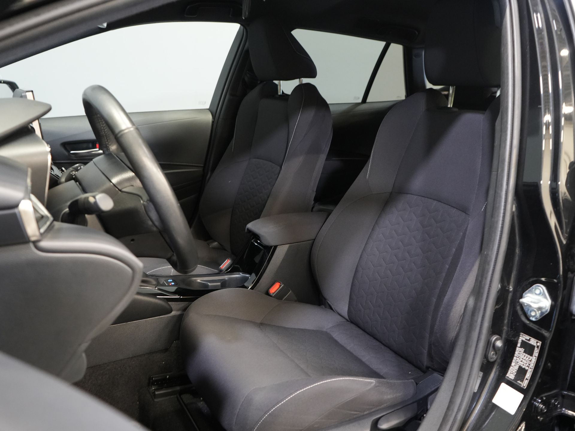 Toyota Corolla Touring Sport Stationwagon 1.8 LED/ Virtual Cockpit/ Adapt.Cruise/ Stoelverw./ Stuurverw./ Camera/ PDC/ Climate/ 17