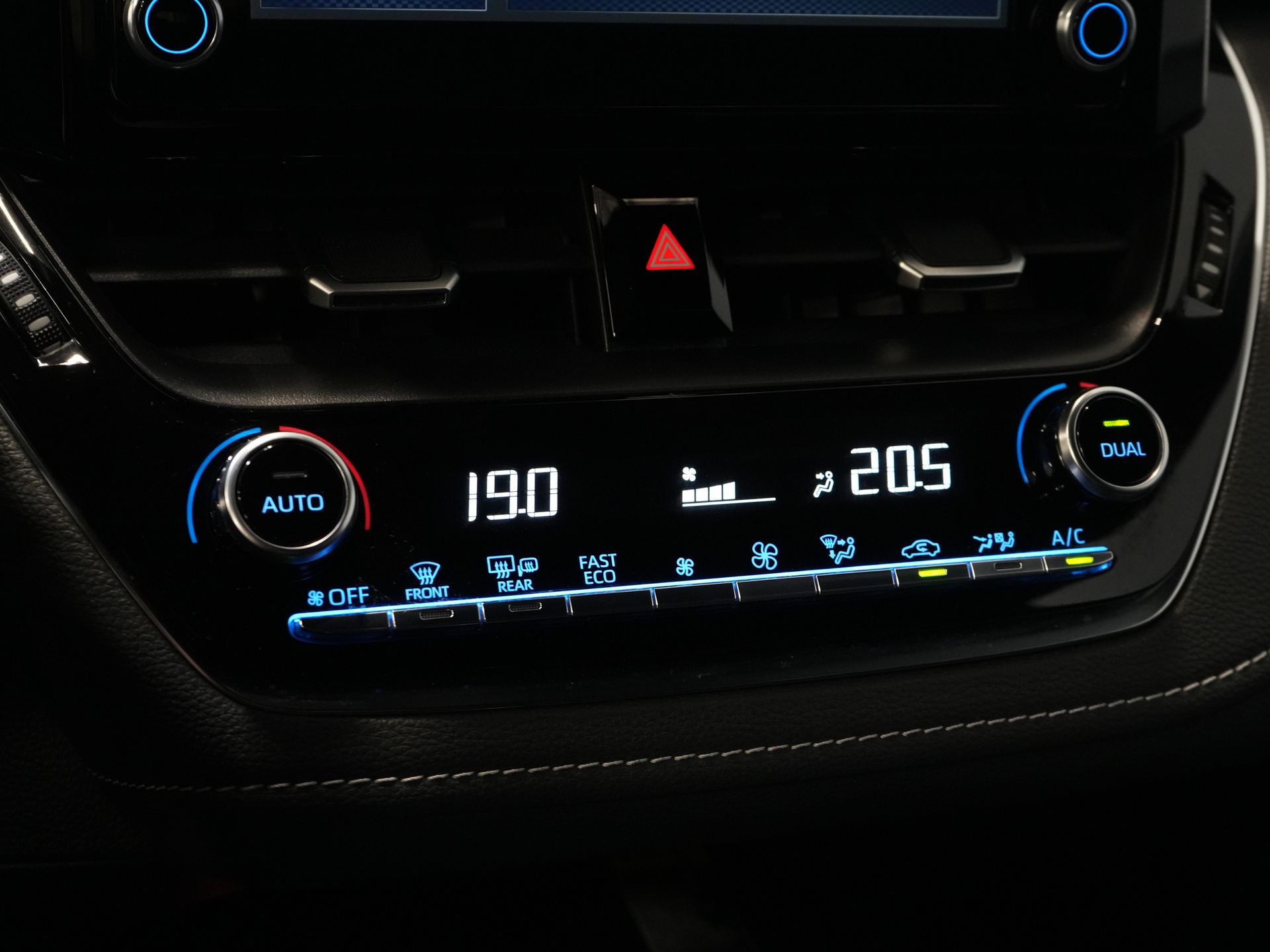 Toyota Corolla Touring Sport Stationwagon 1.8 LED/ Virtual Cockpit/ Adapt.Cruise/ Stoelverw./ Stuurverw./ Camera/ PDC/ Climate/ 17