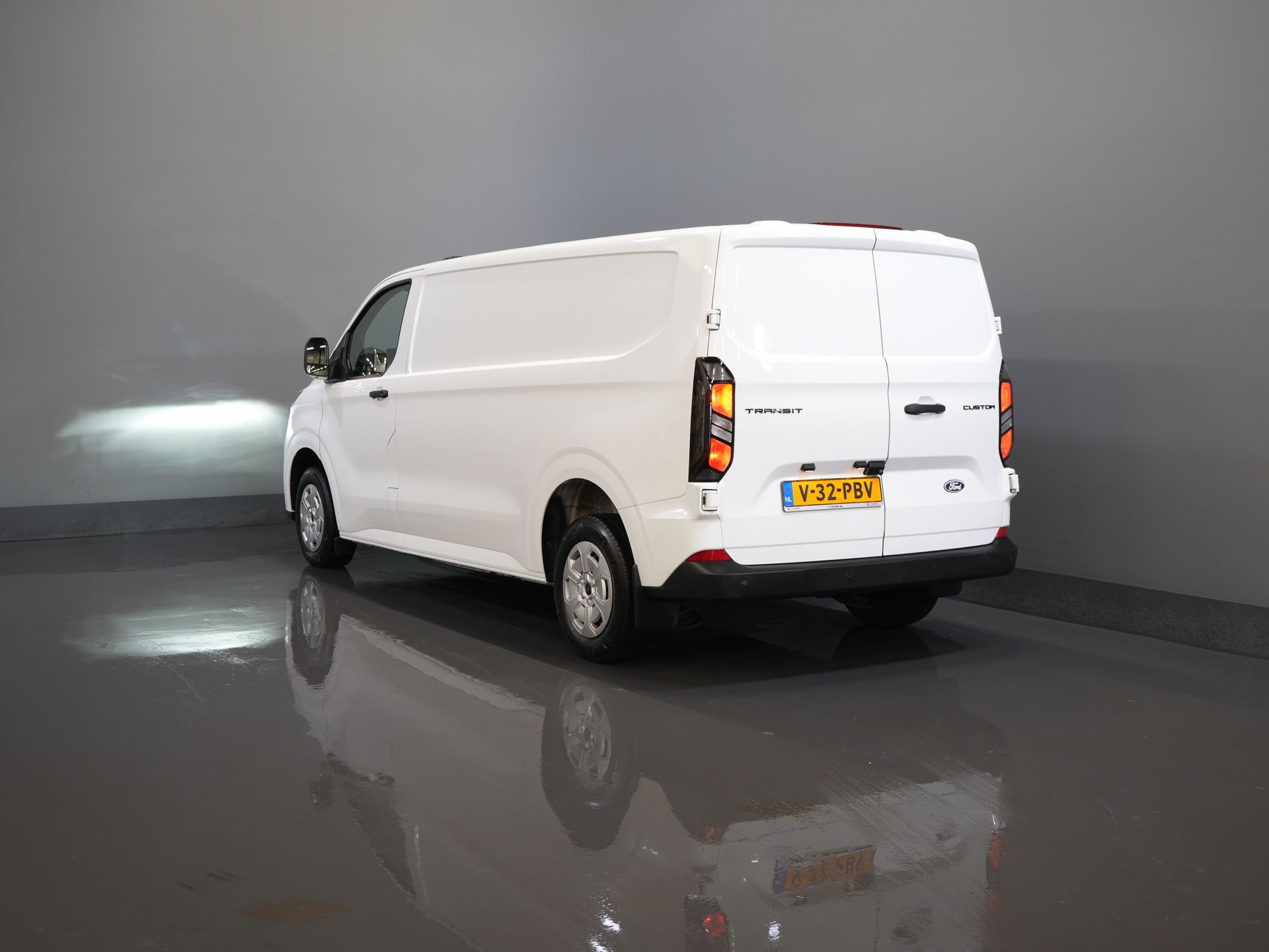 Ford Transit Custom Bestelbus 320 2.0 TDCI 135 pk L2 Trend 2.8t Trekverm./ Carplay/ Climate/ Cruise/ Camera/ PDC 1
