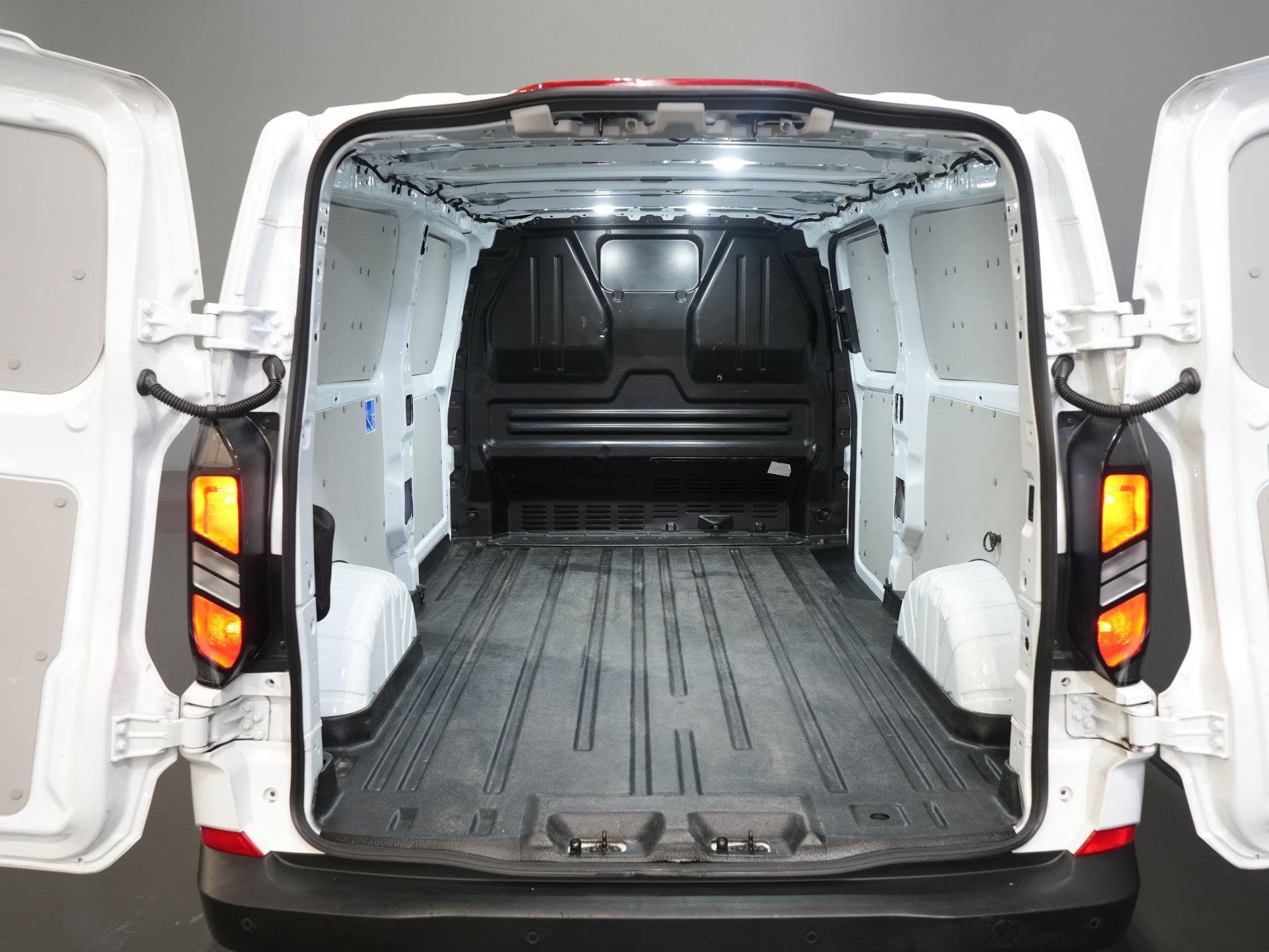 Ford Transit Custom Bestelbus 320 2.0 TDCI 135 pk L2 Trend 2.8t Trekverm./ Carplay/ Climate/ Cruise/ Camera/ PDC 14