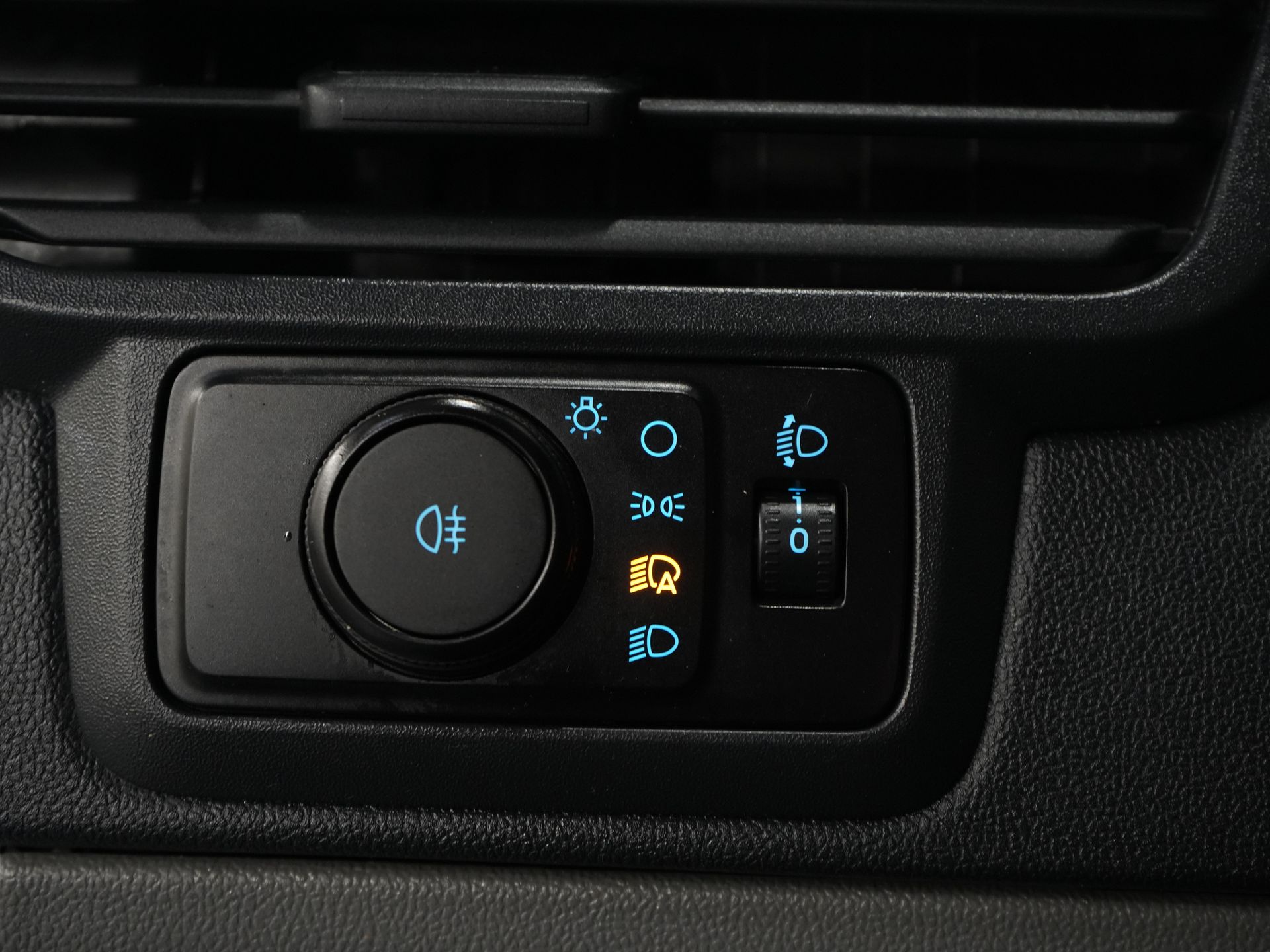 Ford Transit Custom Bestelbus 320 2.0 TDCI 135 pk L2 Trend 2.8t Trekverm./ Carplay/ Climate/ Cruise/ Camera/ PDC 16