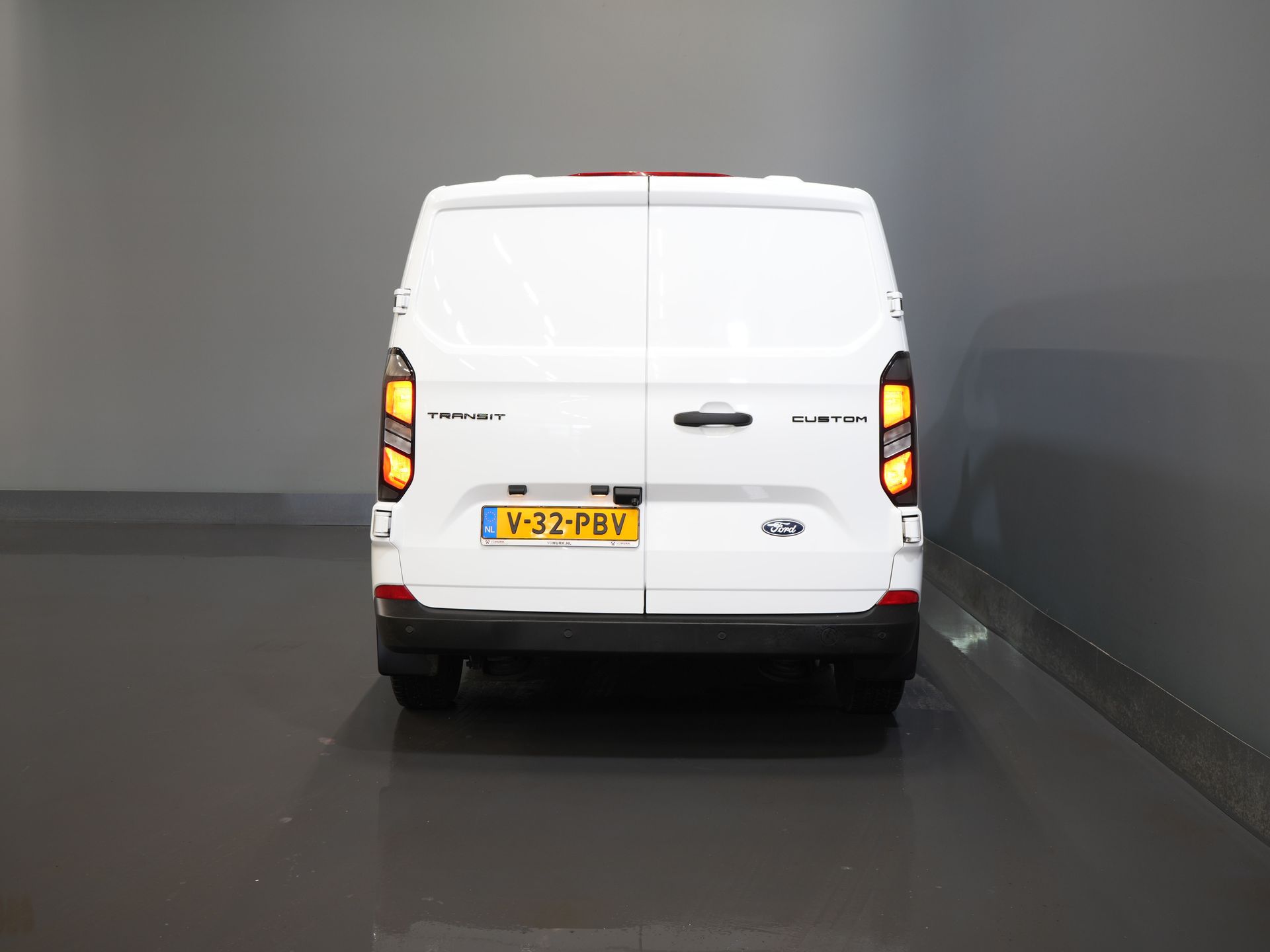 Ford Transit Custom Bestelbus 320 2.0 TDCI 135 pk L2 Trend 2.8t Trekverm./ Carplay/ Climate/ Cruise/ Camera/ PDC 5