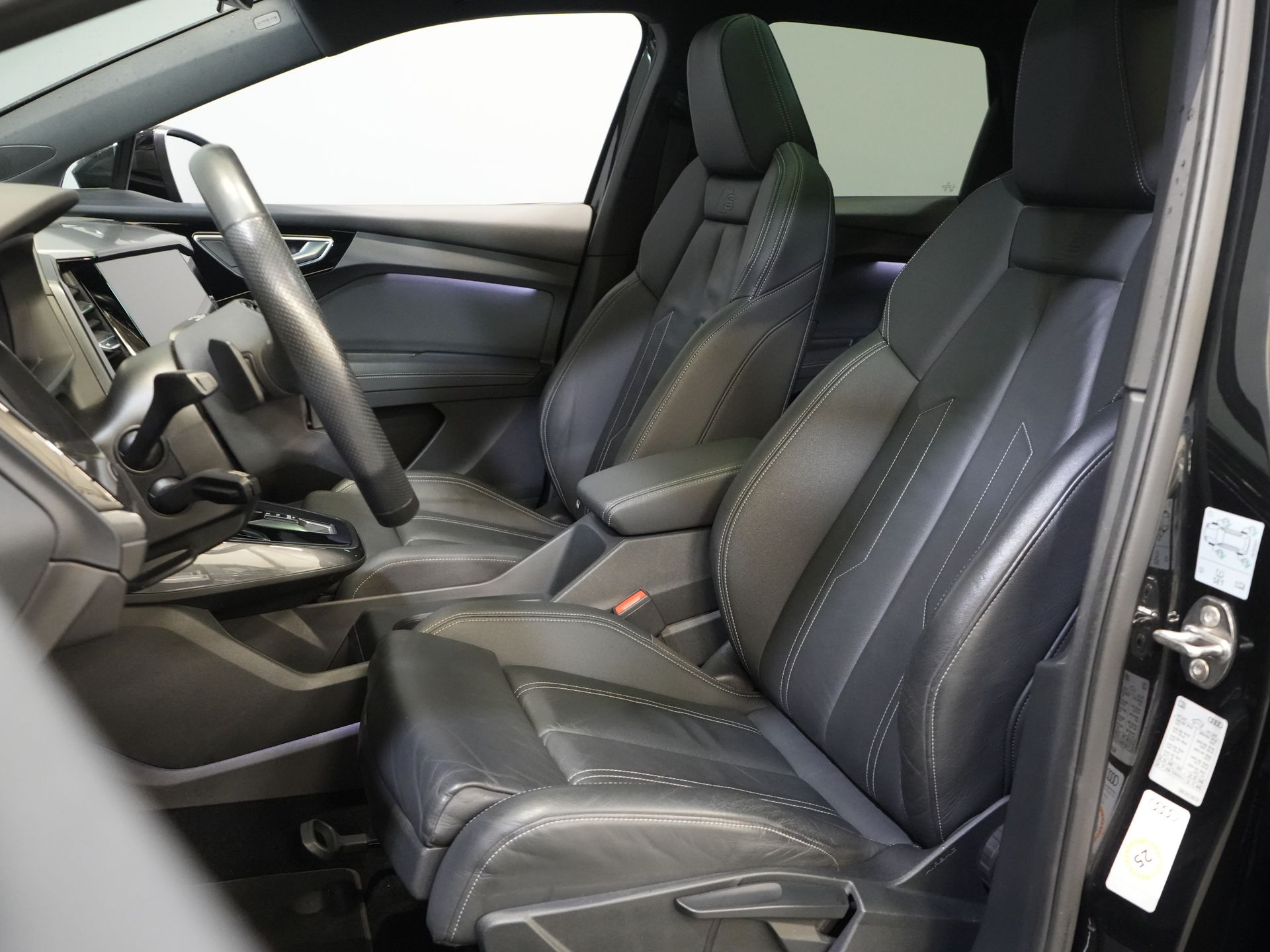 Audi Q4 e-tron SUV 40 77kWh 523 km WLTP S-Line/ Pano/ Keyless/ Virtual Cockpit/ Leder/ Stoelverw./ Elek.Klep/ 20