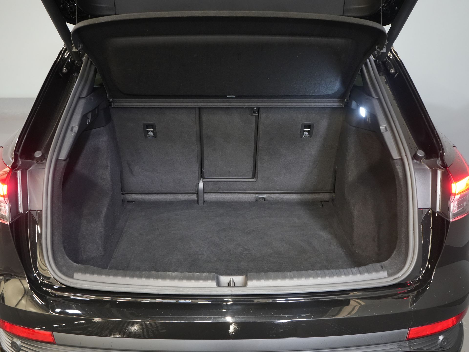 Audi Q4 e-tron SUV 40 77kWh 523 km WLTP S-Line/ Pano/ Keyless/ Virtual Cockpit/ Leder/ Stoelverw./ Elek.Klep/ 20