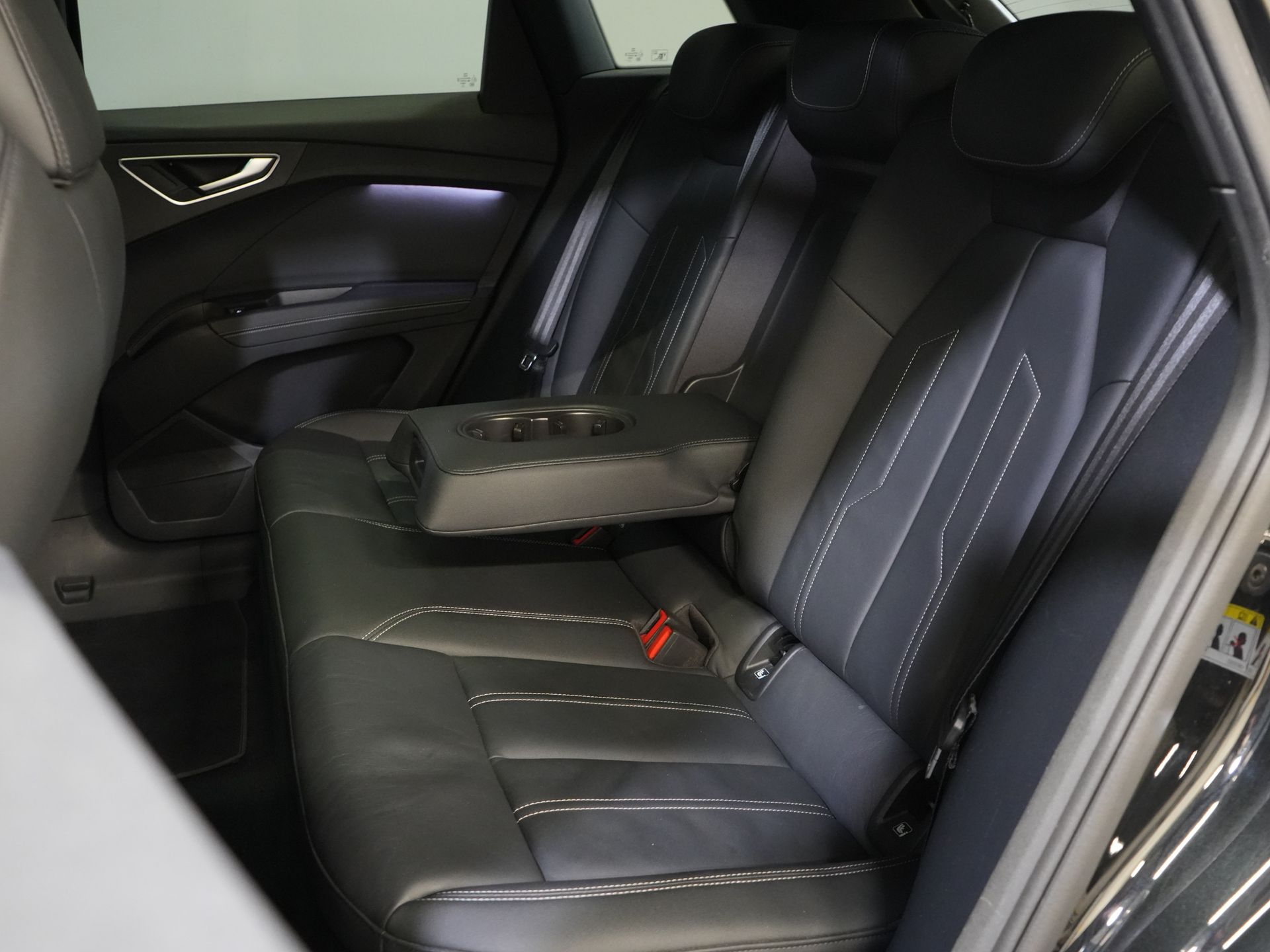 Audi Q4 e-tron SUV 40 77kWh 523 km WLTP S-Line/ Pano/ Keyless/ Virtual Cockpit/ Leder/ Stoelverw./ Elek.Klep/ 20