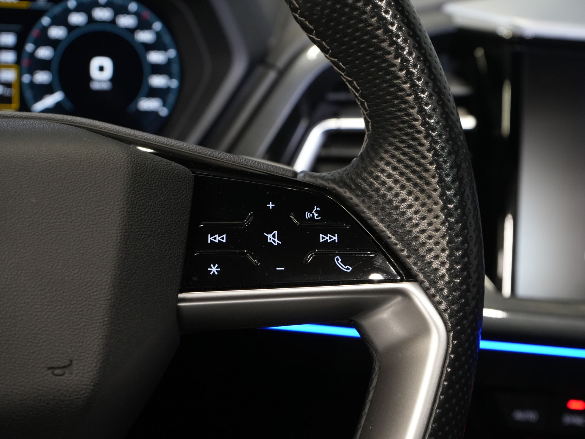 Audi Q4 e-tron SUV 40 77kWh 523 km WLTP S-Line/ Pano/ Keyless/ Virtual Cockpit/ Leder/ Stoelverw./ Elek.Klep/ 20