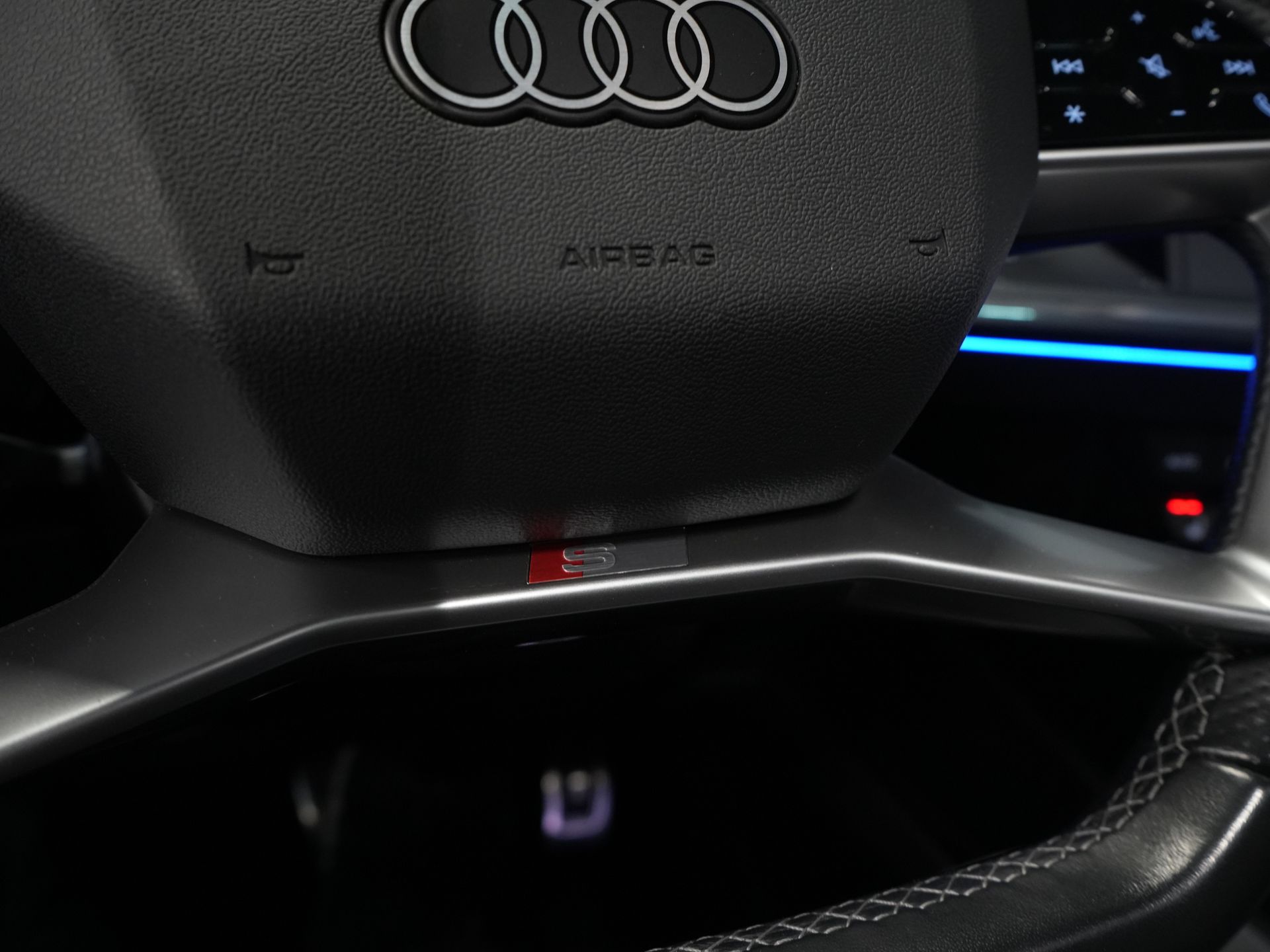 Audi Q4 e-tron SUV 40 77kWh 523 km WLTP S-Line/ Pano/ Keyless/ Virtual Cockpit/ Leder/ Stoelverw./ Elek.Klep/ 20