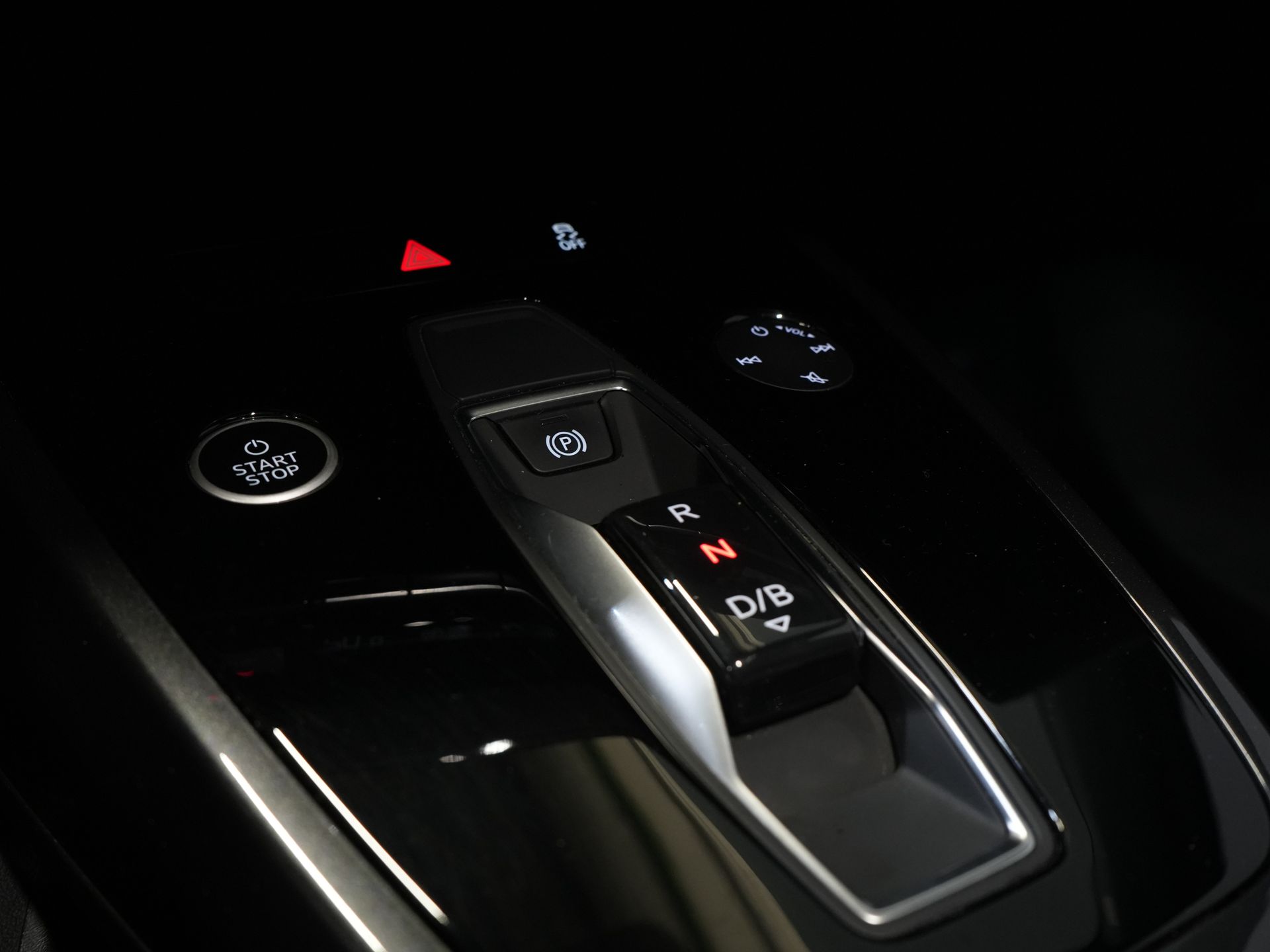 Audi Q4 e-tron SUV 40 77kWh 523 km WLTP S-Line/ Pano/ Keyless/ Virtual Cockpit/ Leder/ Stoelverw./ Elek.Klep/ 20