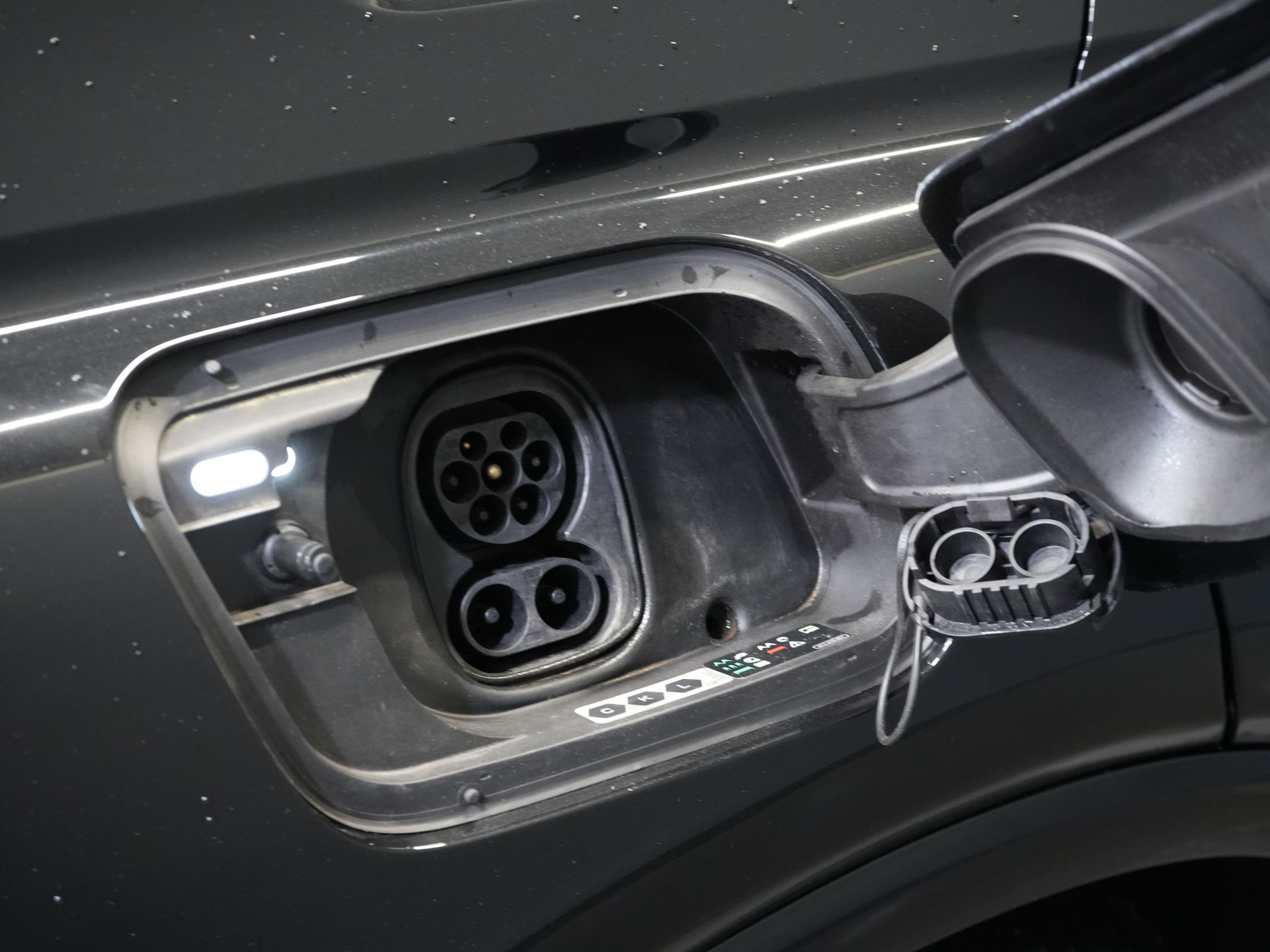 Audi Q4 e-tron SUV 40 77kWh 523 km WLTP S-Line/ Pano/ Keyless/ Virtual Cockpit/ Leder/ Stoelverw./ Elek.Klep/ 20