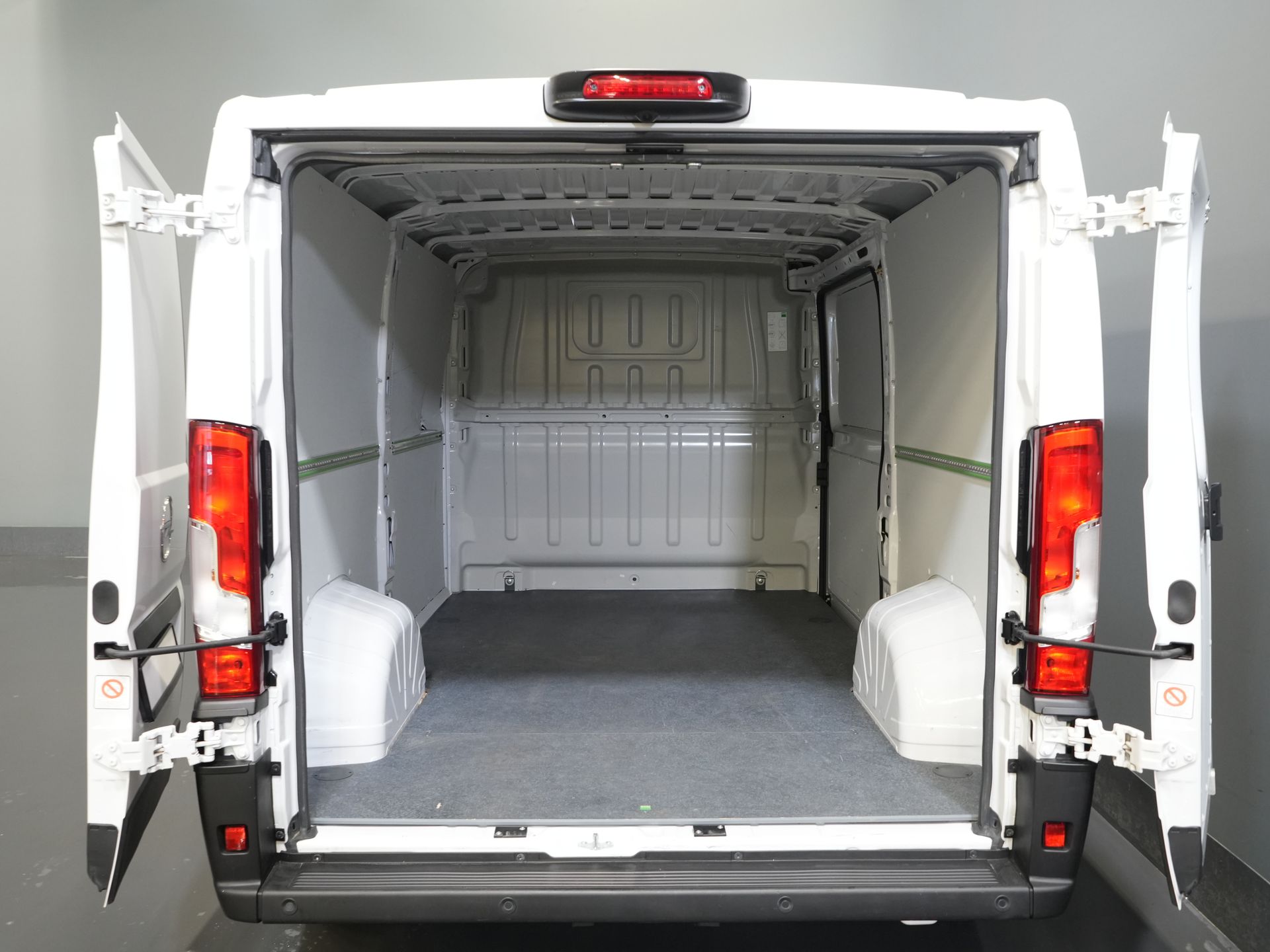 Opel Movano Bestelbus 2.2 120 pk L2 Carplay/ 270Gr.Deuren/ Climate/ Navi/ Cruise/ Camera/ PDC/ DAB 14