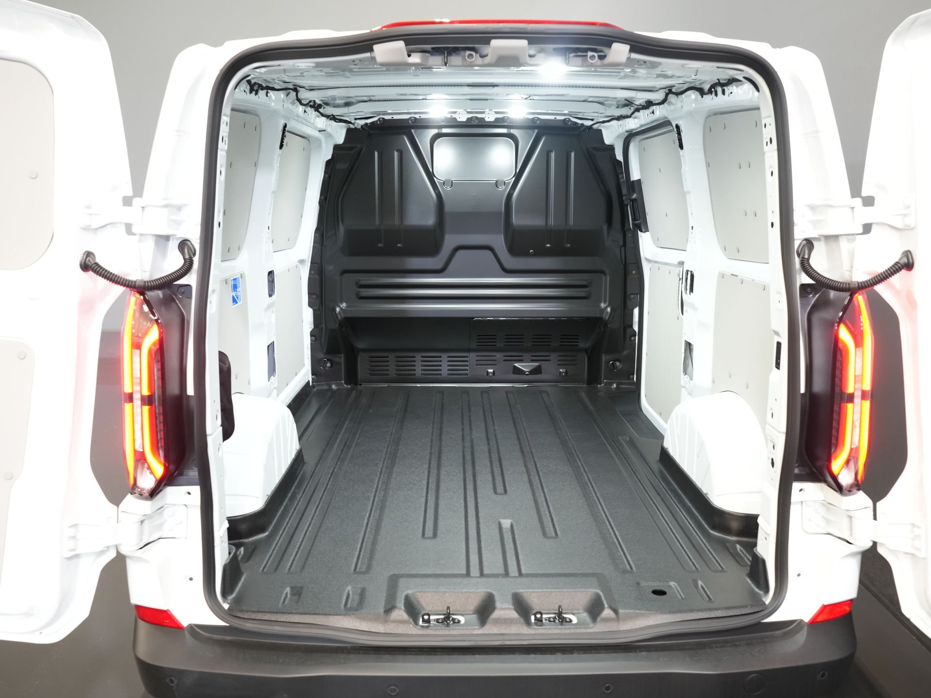 Ford E-Transit Custom Bestelbus Trend 65 kWh 330 km WLTP Garantie t/m 2029/ LED/ Standkachel/ Snellader/ 2.3t Trekverm./ Stuurverw./ Stoelverw./ Carplay/ Camera 14