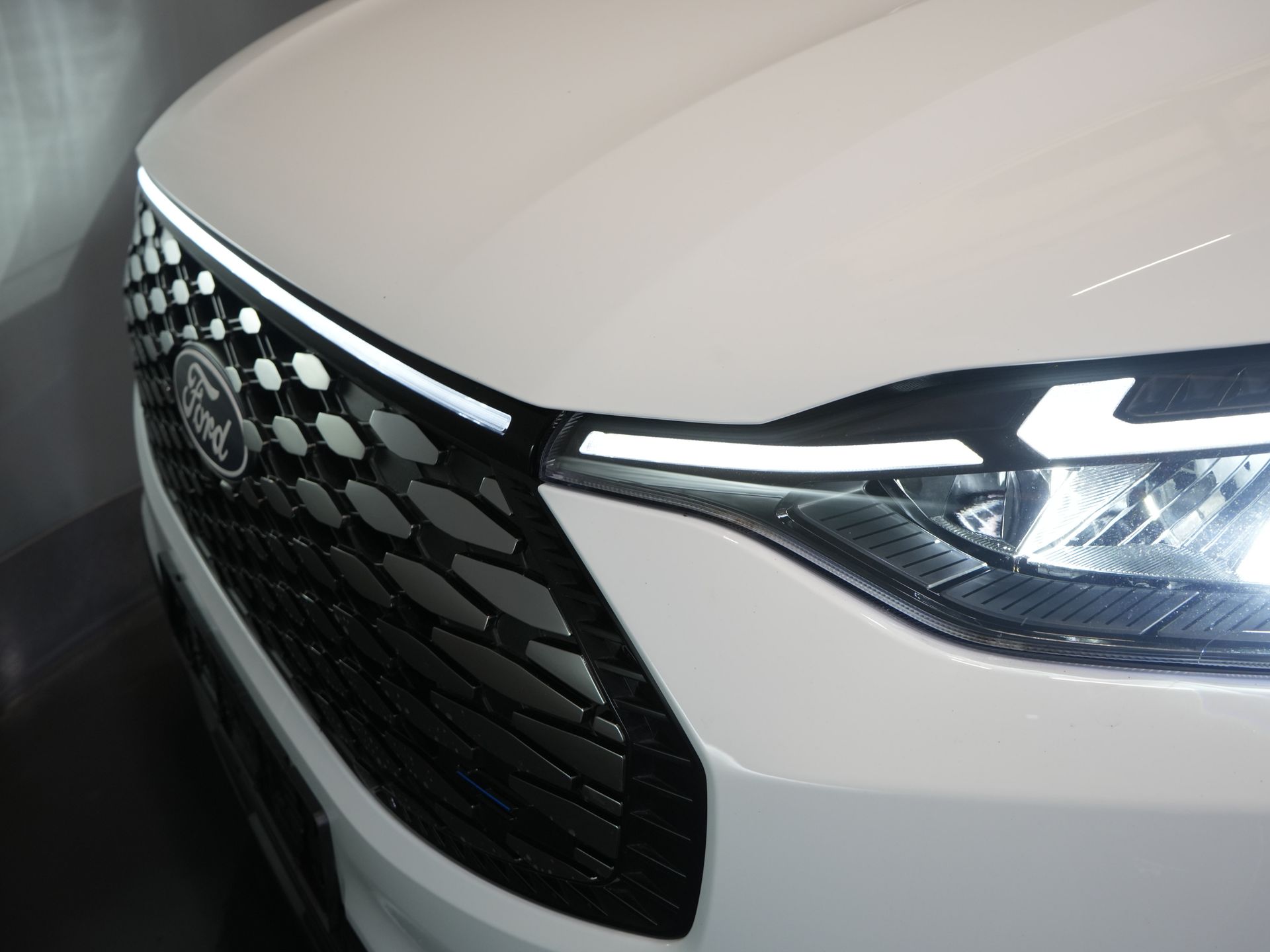 Ford E-Transit Custom Bestelbus Trend 65 kWh 330 km WLTP Garantie t/m 2029/ LED/ Standkachel/ Snellader/ 2.3t Trekverm./ Stuurverw./ Stoelverw./ Carplay/ Camera 25