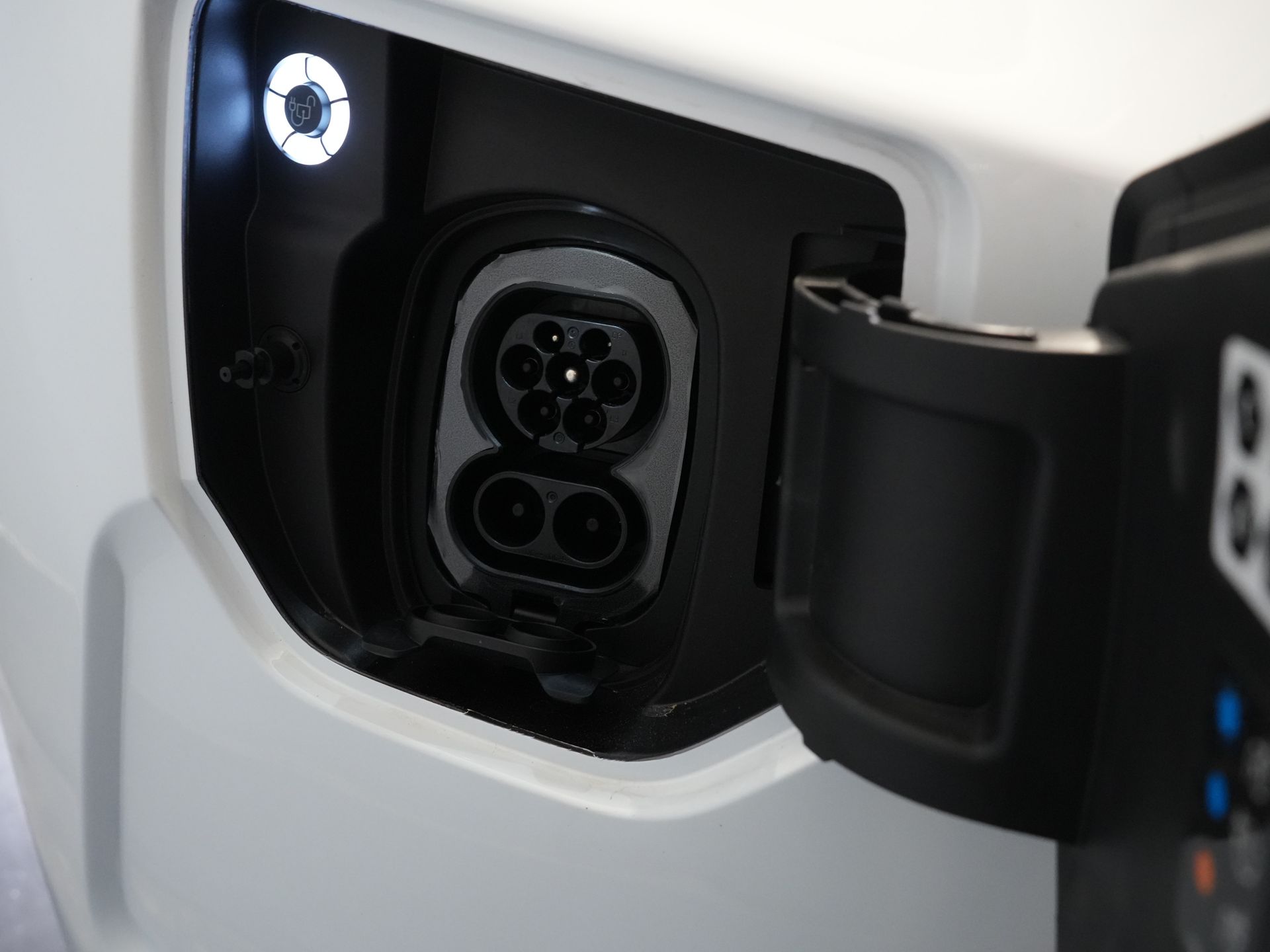 Ford E-Transit Custom Bestelbus Trend 65 kWh 330 km WLTP Garantie t/m 2029/ LED/ Standkachel/ Snellader/ 2.3t Trekverm./ Stuurverw./ Stoelverw./ Carplay/ Camera 26