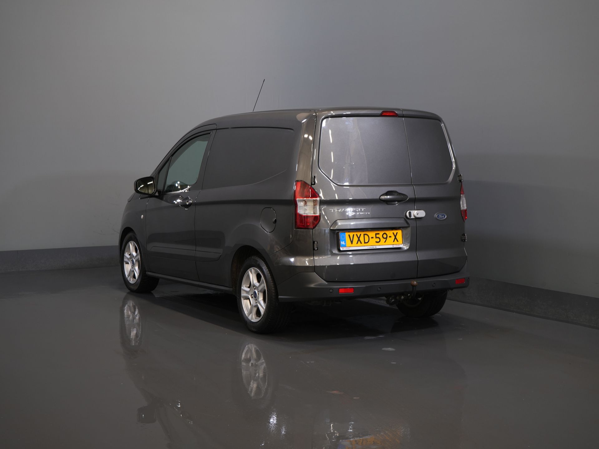 Ford Transit Courier Bestelbus 1.5 TDCI 100 pk Limited Stoelverw./ Voorruitverw./ Navi/ Carplay/ Camera/ Climate/ PDC/ LMV/ Cruise/ Trekhaak 1