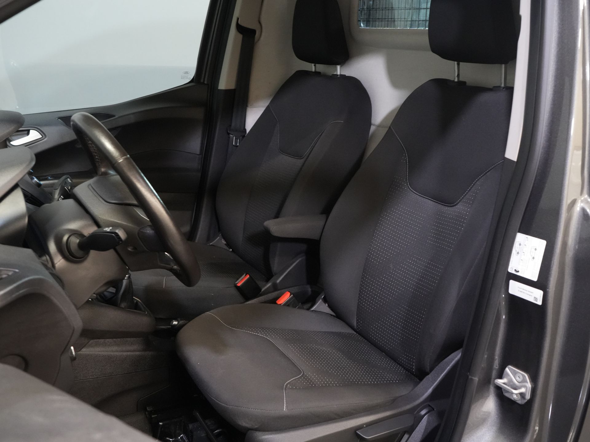 Ford Transit Courier Bestelbus 1.5 TDCI 100 pk Limited Stoelverw./ Voorruitverw./ Navi/ Carplay/ Camera/ Climate/ PDC/ LMV/ Cruise/ Trekhaak 11